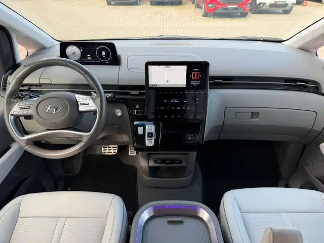 Hyundai Staria view 9
