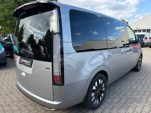 Hyundai Staria view 5