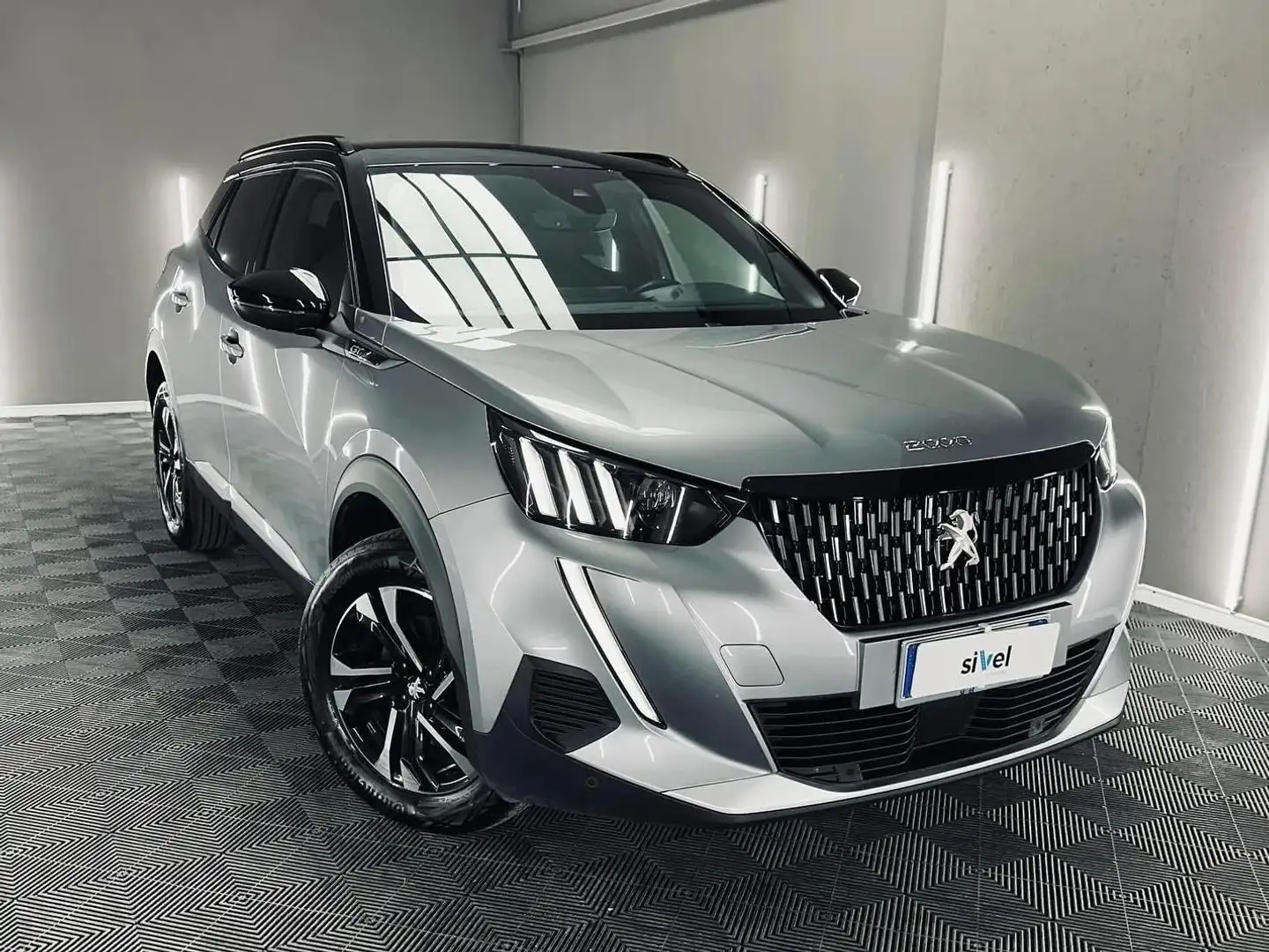 Peugeot 2008 1.2 puretech GT s Argent - 1