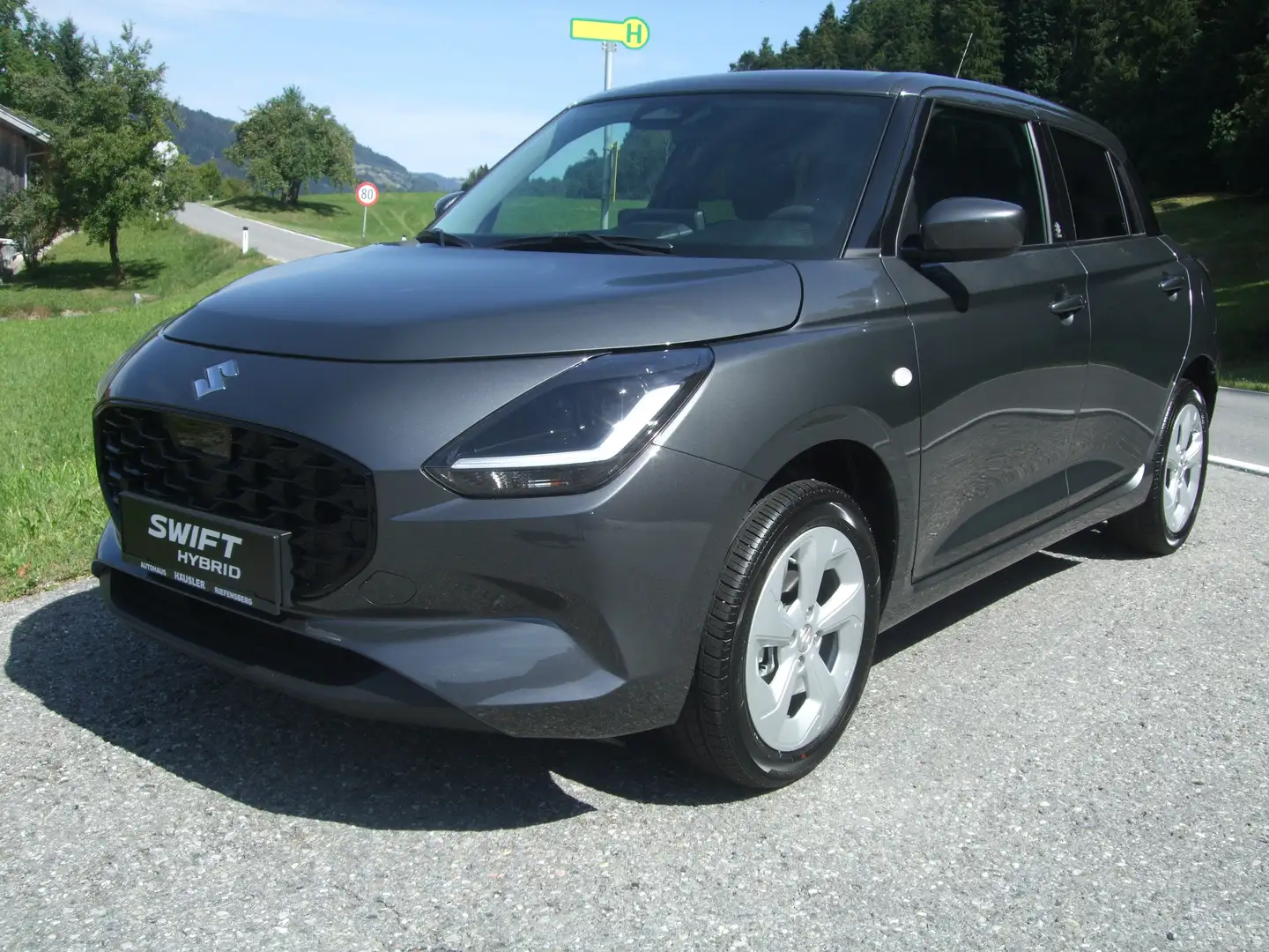 Suzuki Swift Shine Allgrip Hybrid Grau - 1