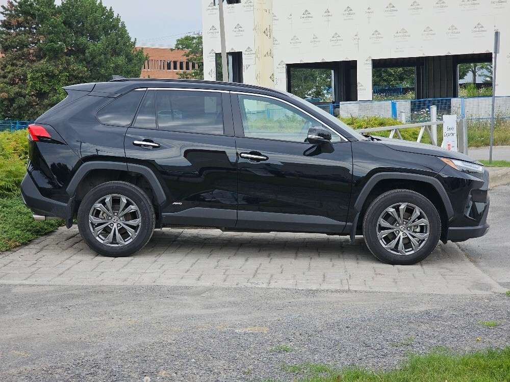 2025 Toyota RAV4 Limited HYBRID|Limited|Leather|Roof|Alloys|Big Scr — снимка 1