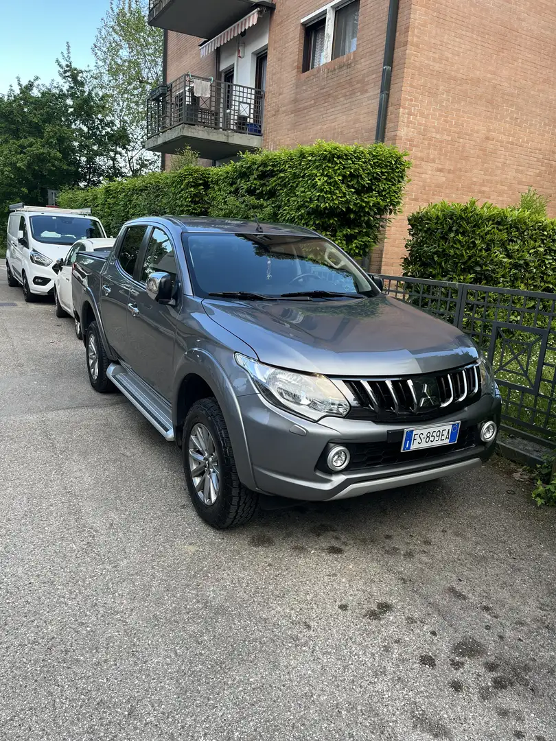 Mitsubishi L200 d.cab 2.4d Intense Diamond Pack 4wd 181cv auto N1 - 2