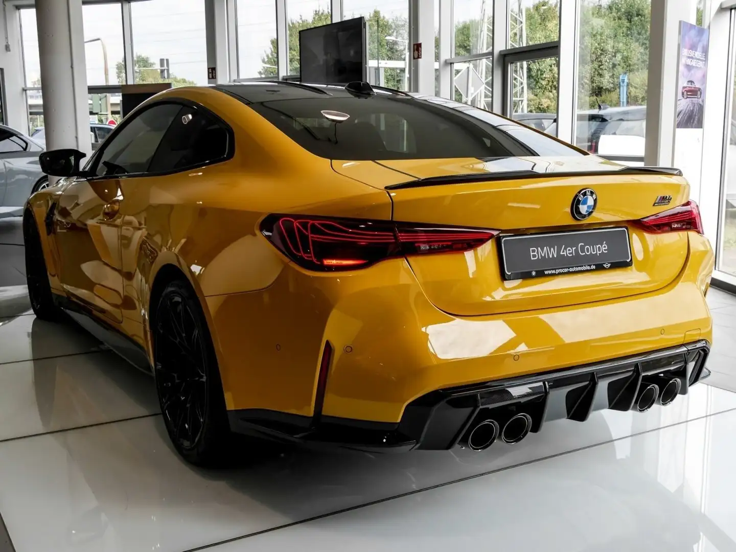 BMW M4 Competition UltimatePack M-DriversPack DAProf Jaune - 2
