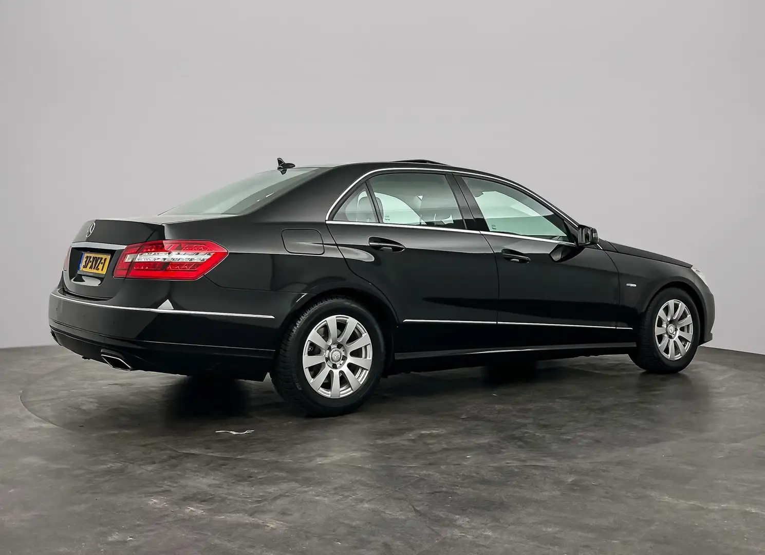 Mercedes-Benz E 200 CGI Avantgarde Dakraam Stoelverwarming Negro - 2
