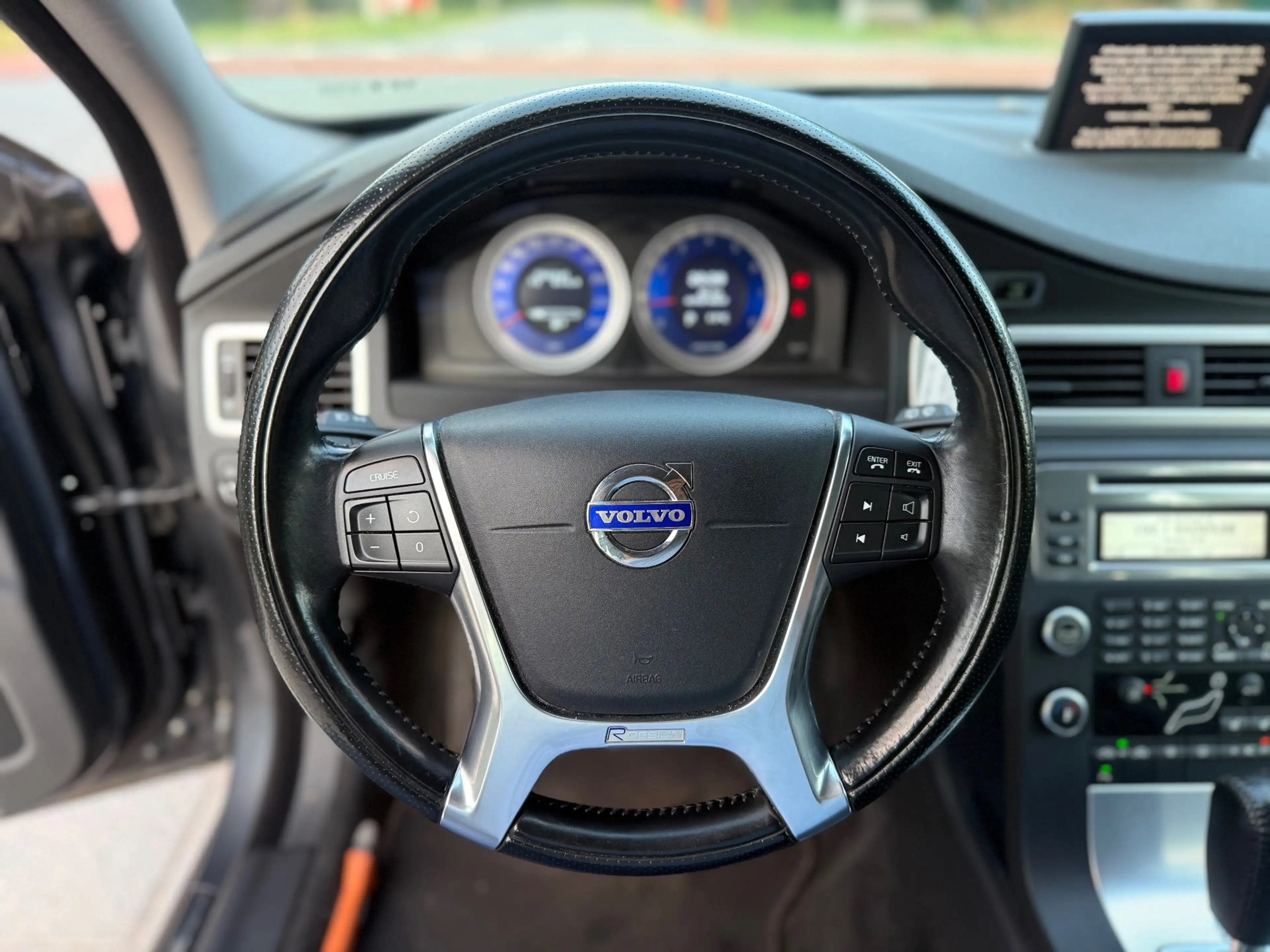 Volvo V70 2.0T R-Edition AUTOMAAT AIRCO CRUIS LEDER NAVI PDC — photo 10