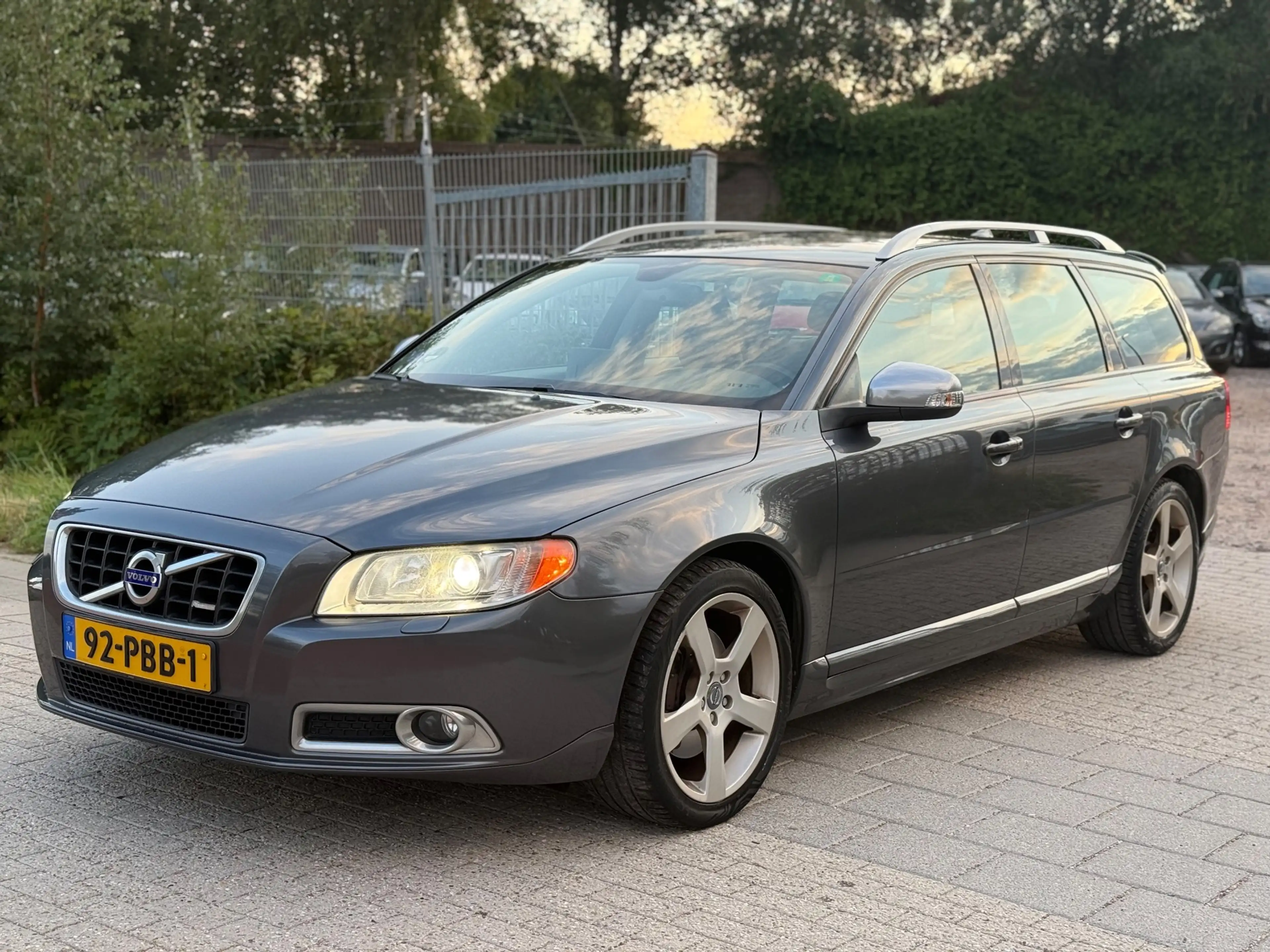 Volvo V70 2.0T R-Edition AUTOMAAT AIRCO CRUIS LEDER NAVI PDC