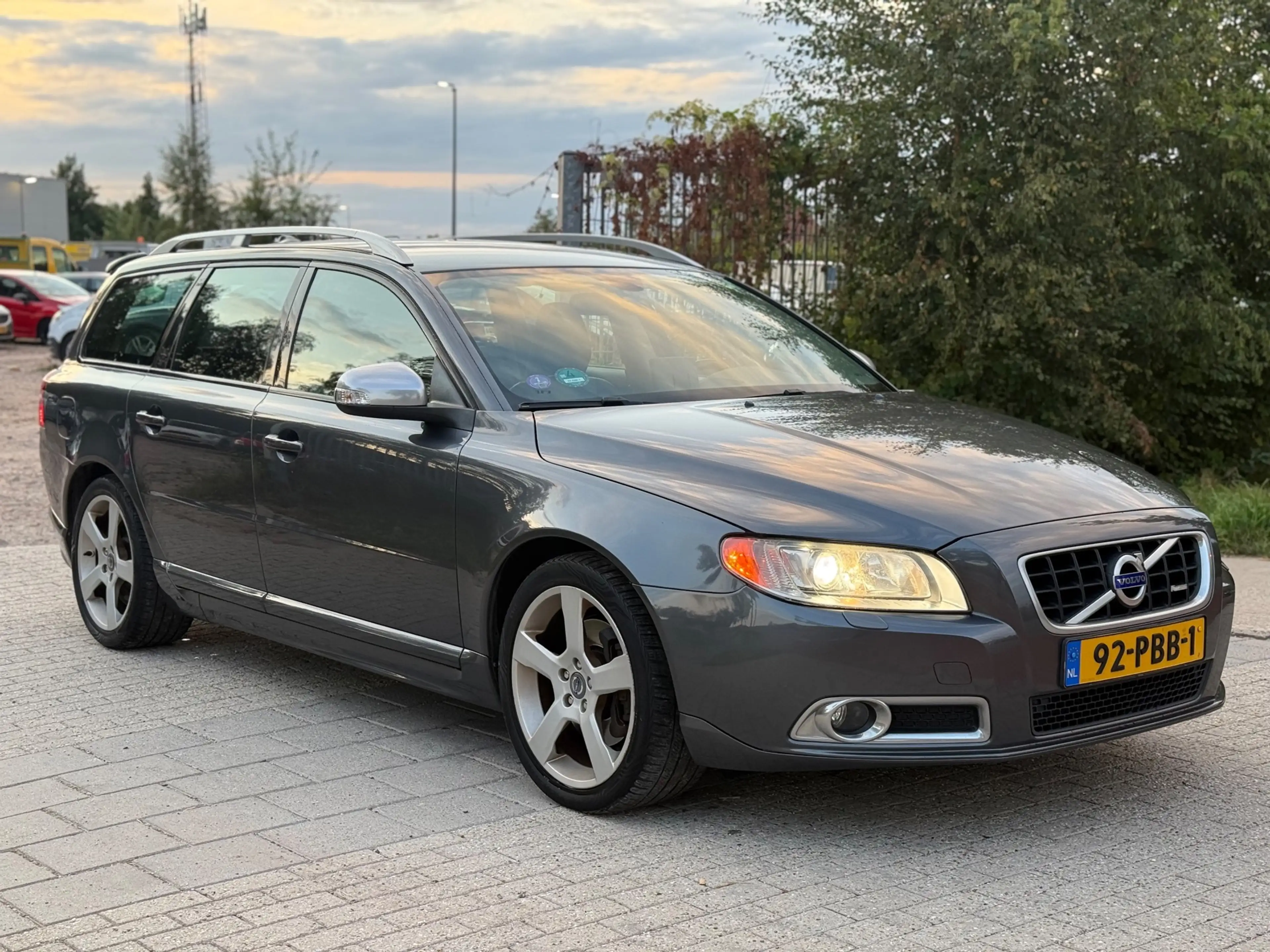 Volvo V70 2.0T R-Edition AUTOMAAT AIRCO CRUIS LEDER NAVI PDC — photo 6
