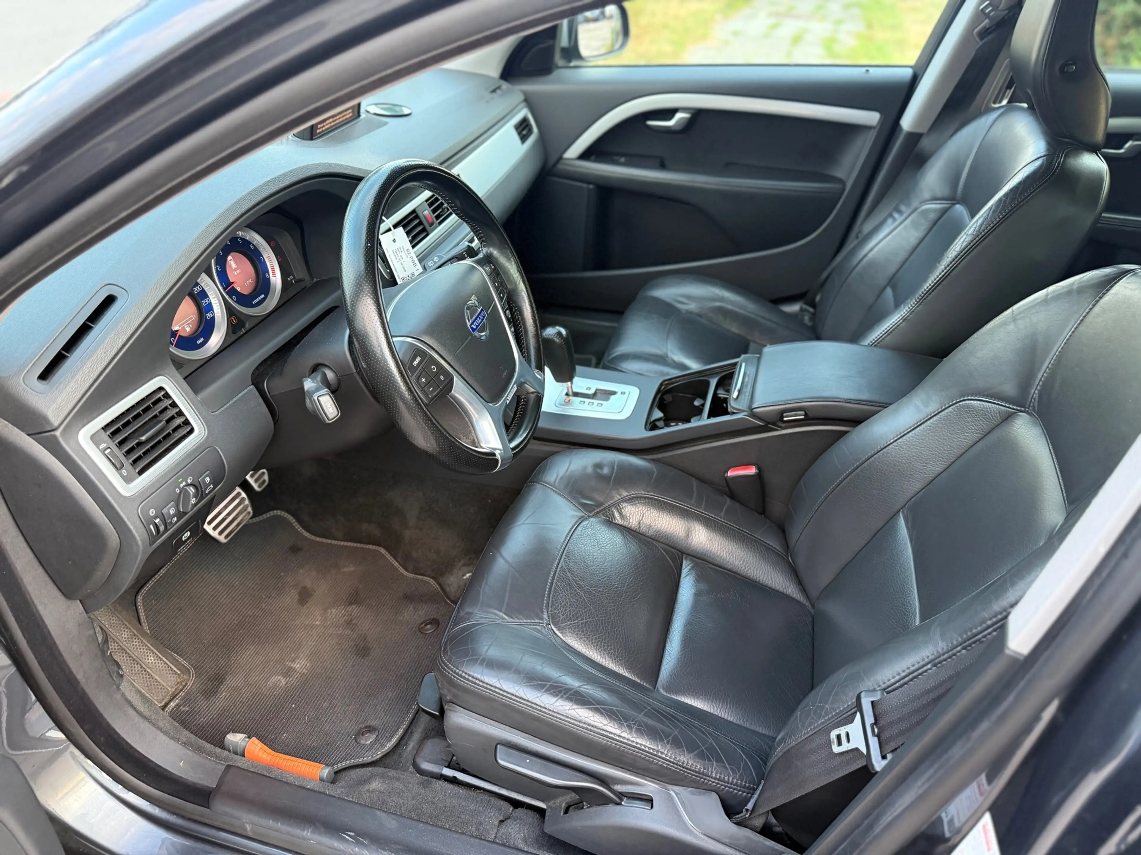 Volvo V70 2.0T R-Edition AUTOMAAT AIRCO CRUIS LEDER NAVI PDC — photo 9