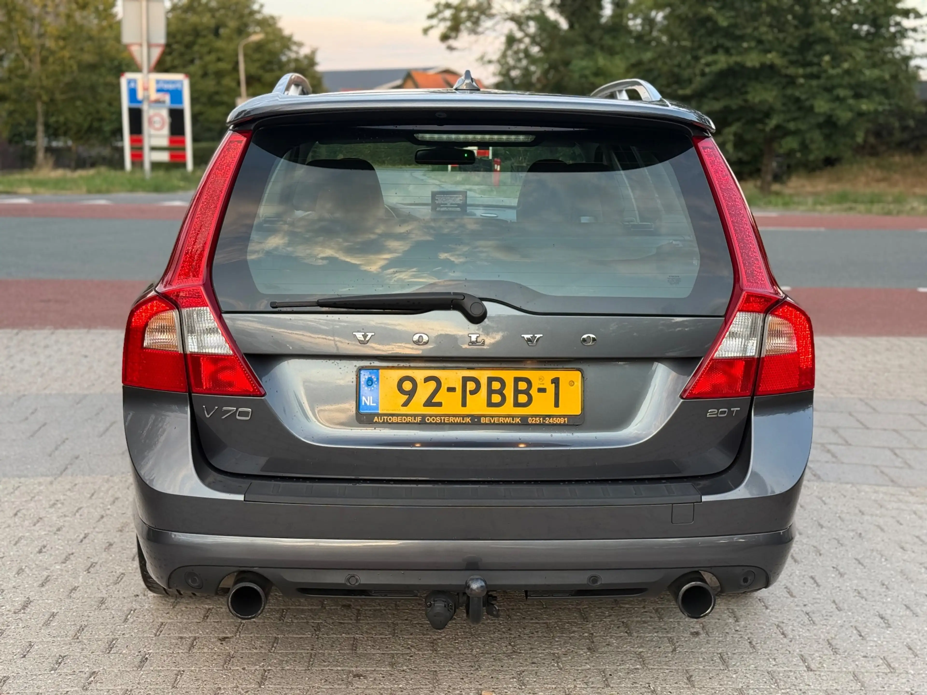 Volvo V70 2.0T R-Edition AUTOMAAT AIRCO CRUIS LEDER NAVI PDC — photo 4