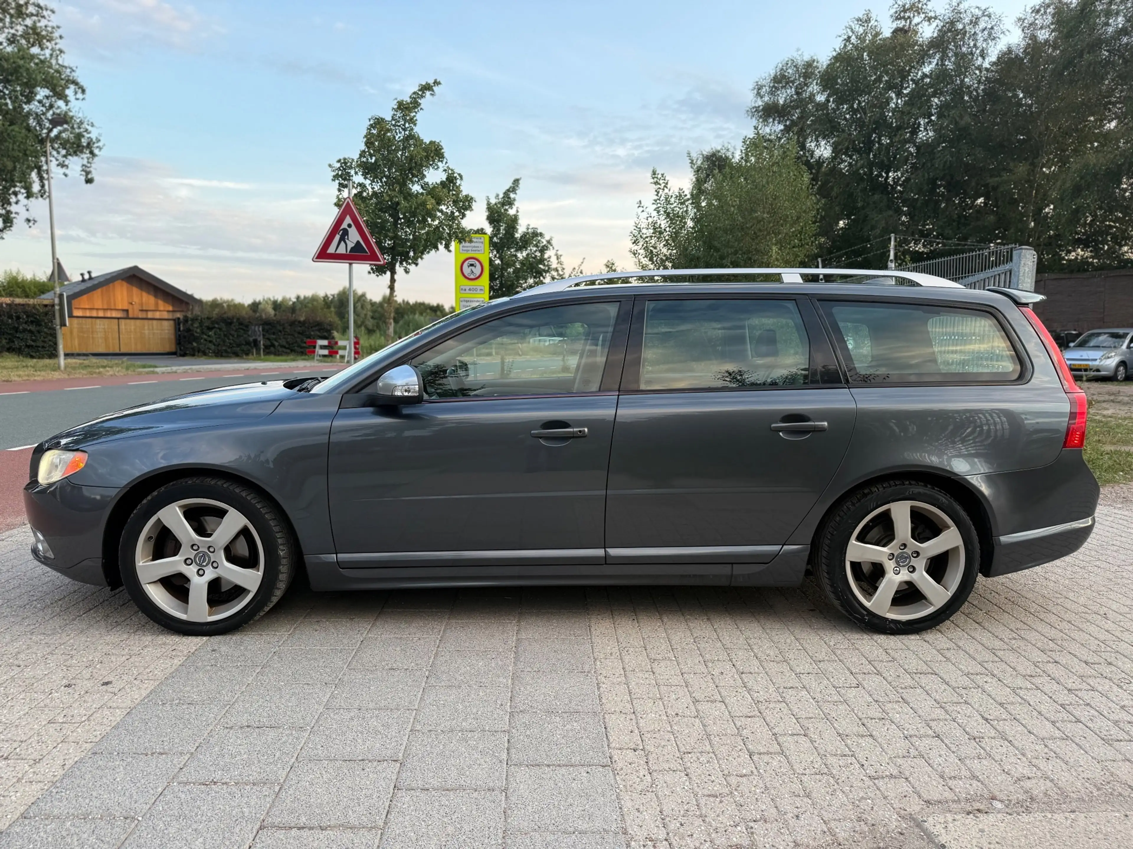 Volvo V70 2.0T R-Edition AUTOMAAT AIRCO CRUIS LEDER NAVI PDC — photo 2