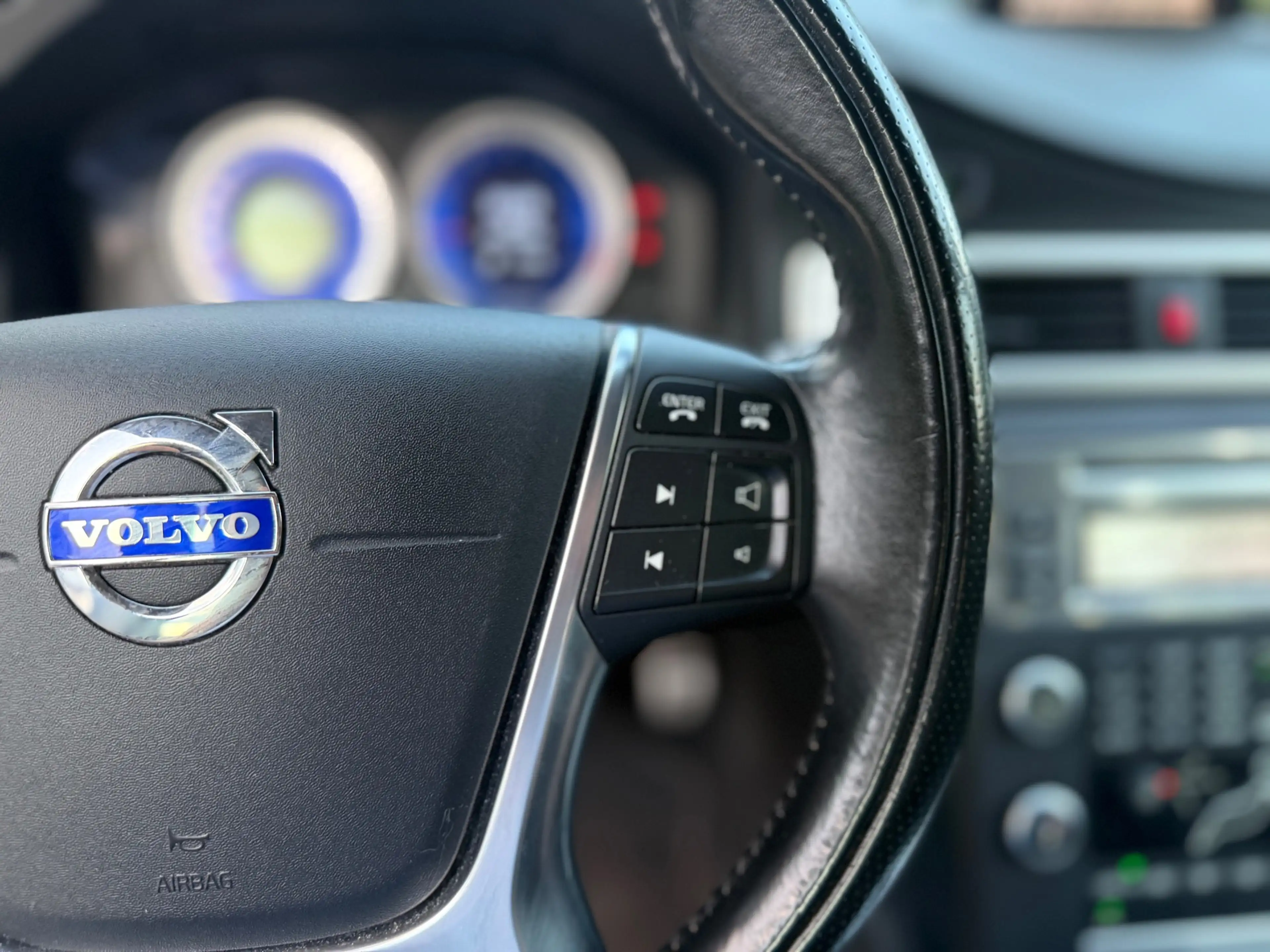 Volvo V70 2.0T R-Edition AUTOMAAT AIRCO CRUIS LEDER NAVI PDC — photo 13