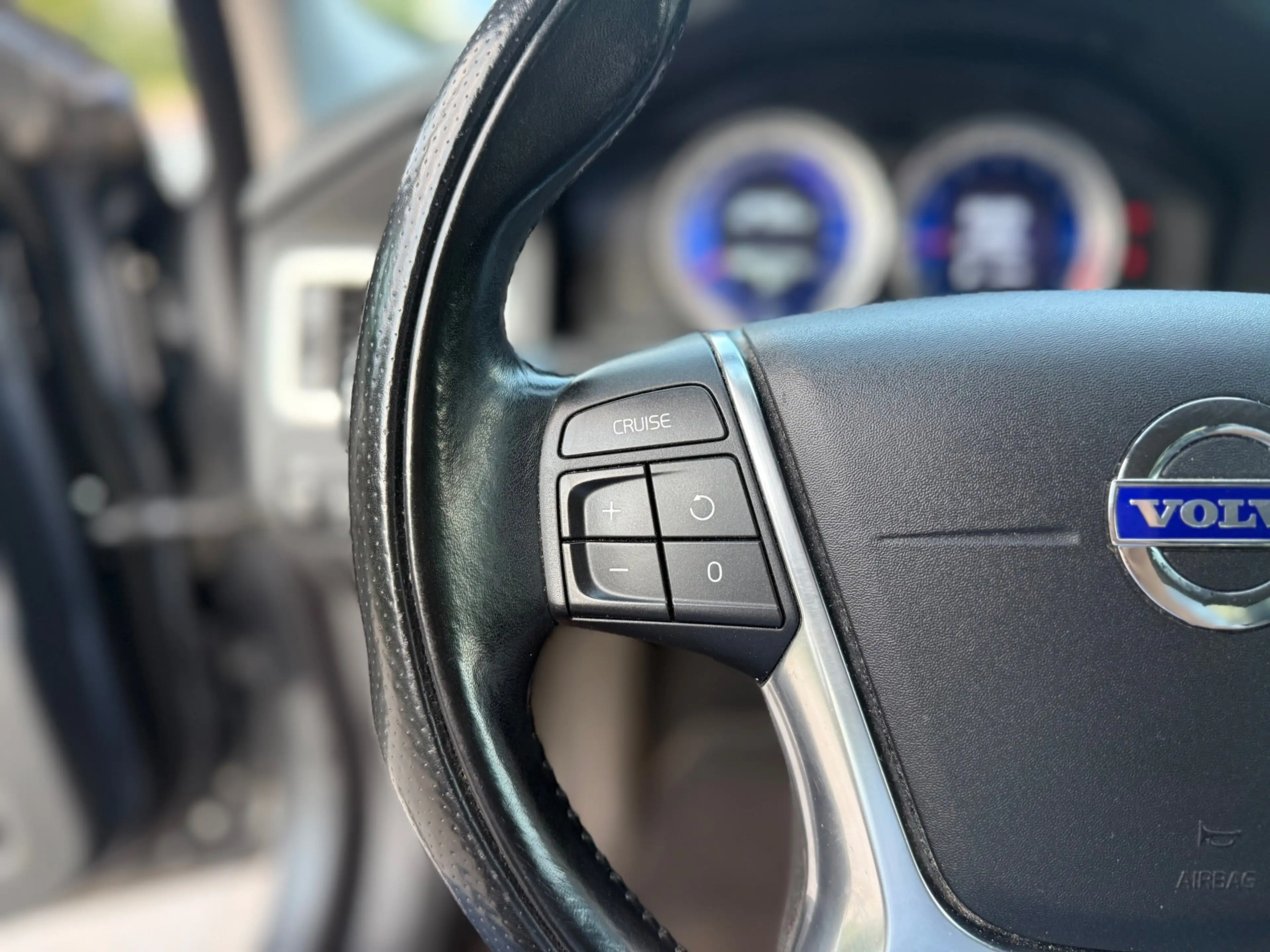 Volvo V70 2.0T R-Edition AUTOMAAT AIRCO CRUIS LEDER NAVI PDC — photo 12