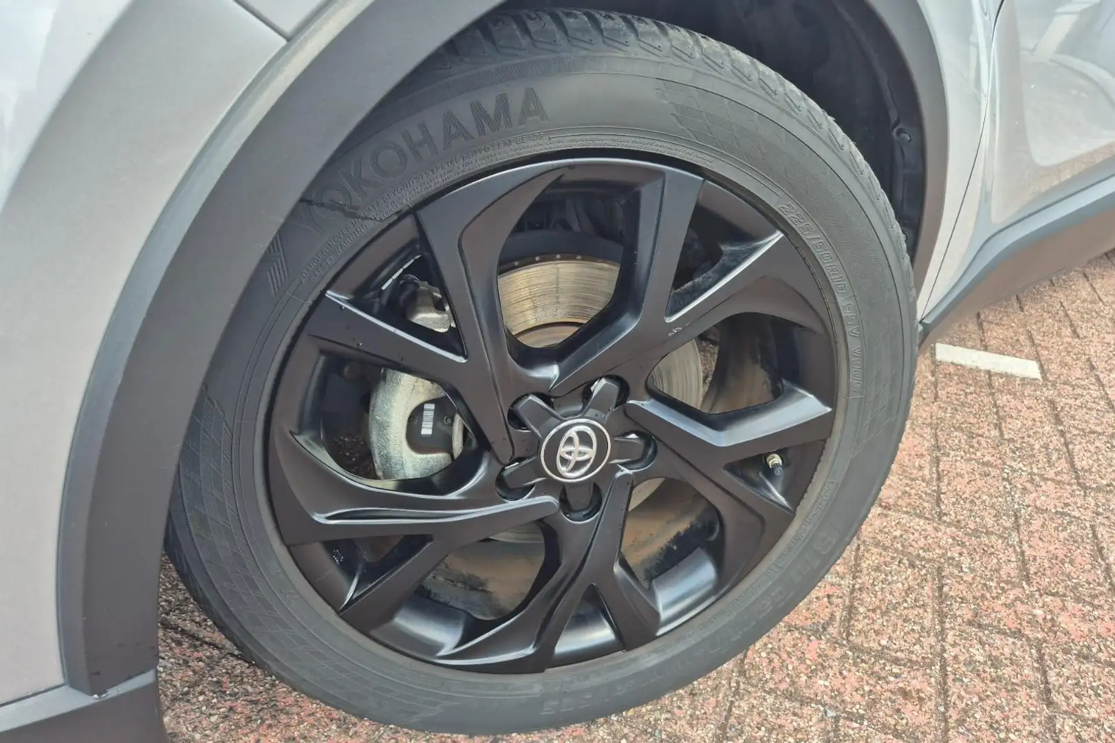 Toyota C-HR 1.8 Hybrid Style Keyless, adaptieve cruise control Grijs - 2