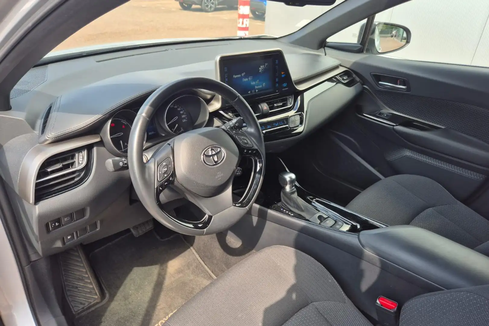 Toyota C-HR 1.8 Hybrid Style Keyless, adaptieve cruise control Gris - 2