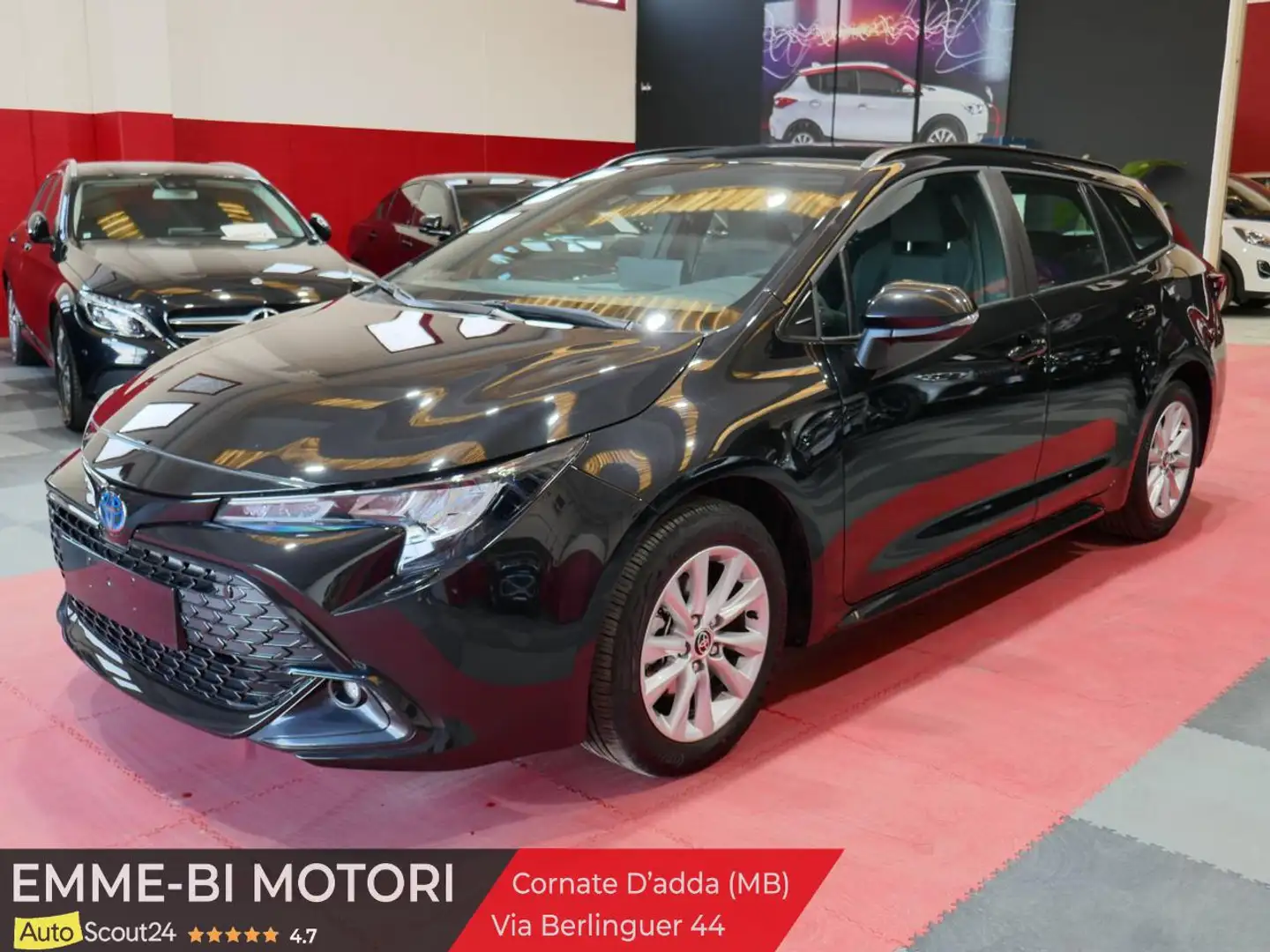 Toyota Corolla Active 1.8 Hybrid Touring Sports Tech Zwart - 1