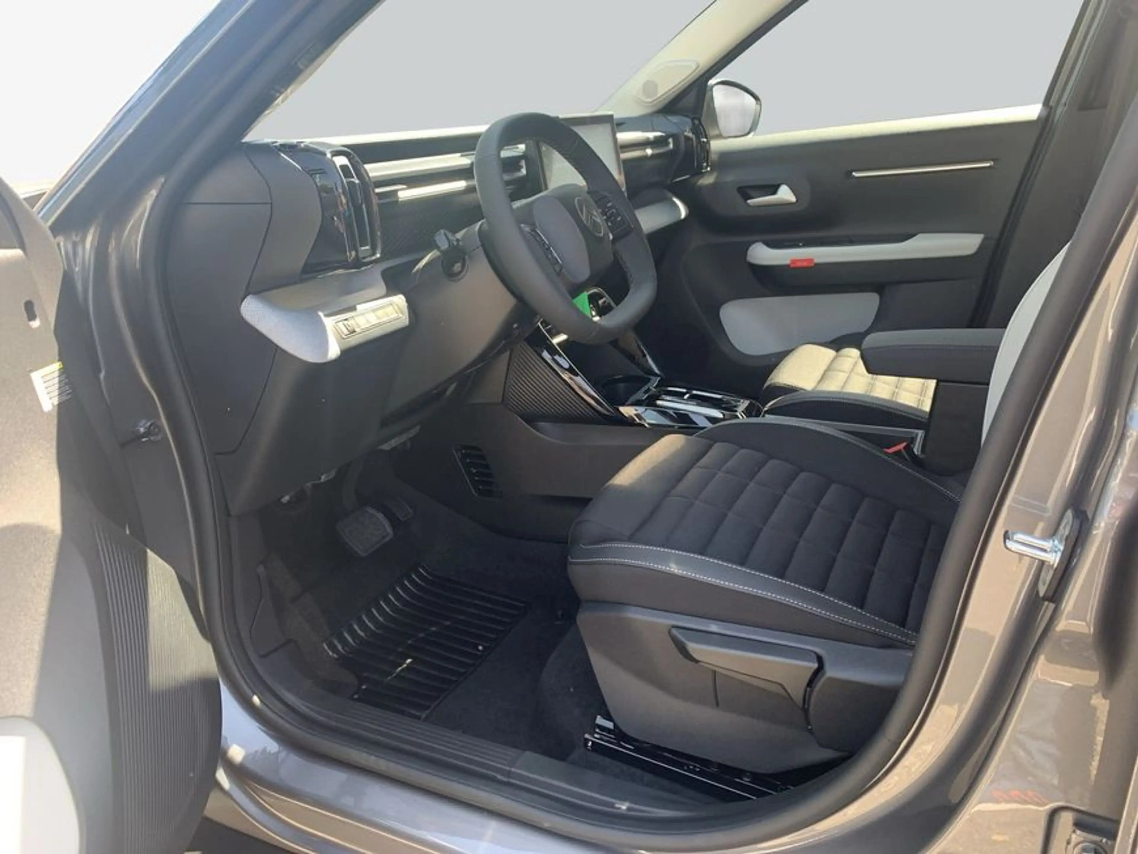 Citroen C3 Aircross Hybrid 145 PLUS — photo 9