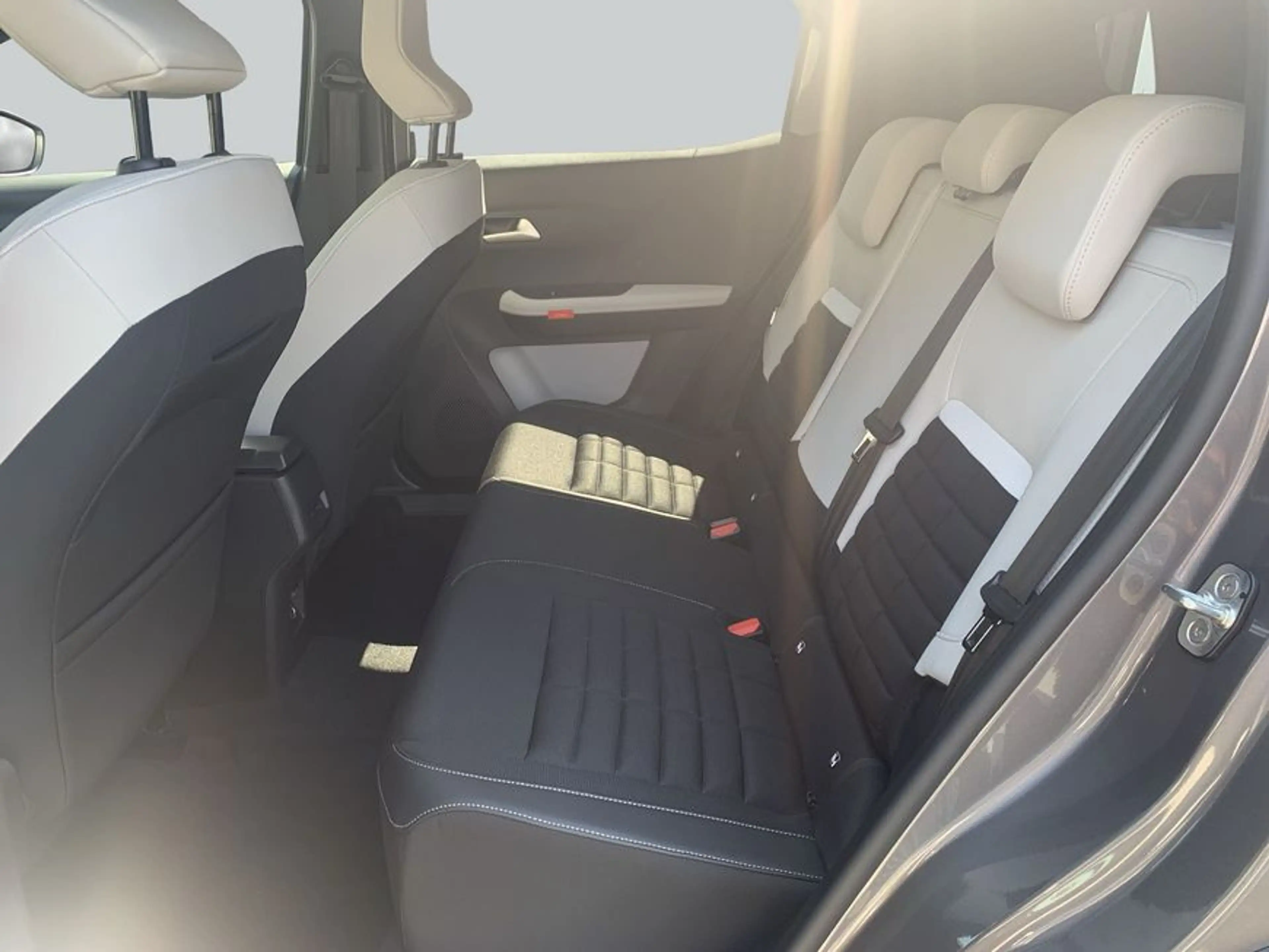 Citroen C3 Aircross Hybrid 145 PLUS — photo 11