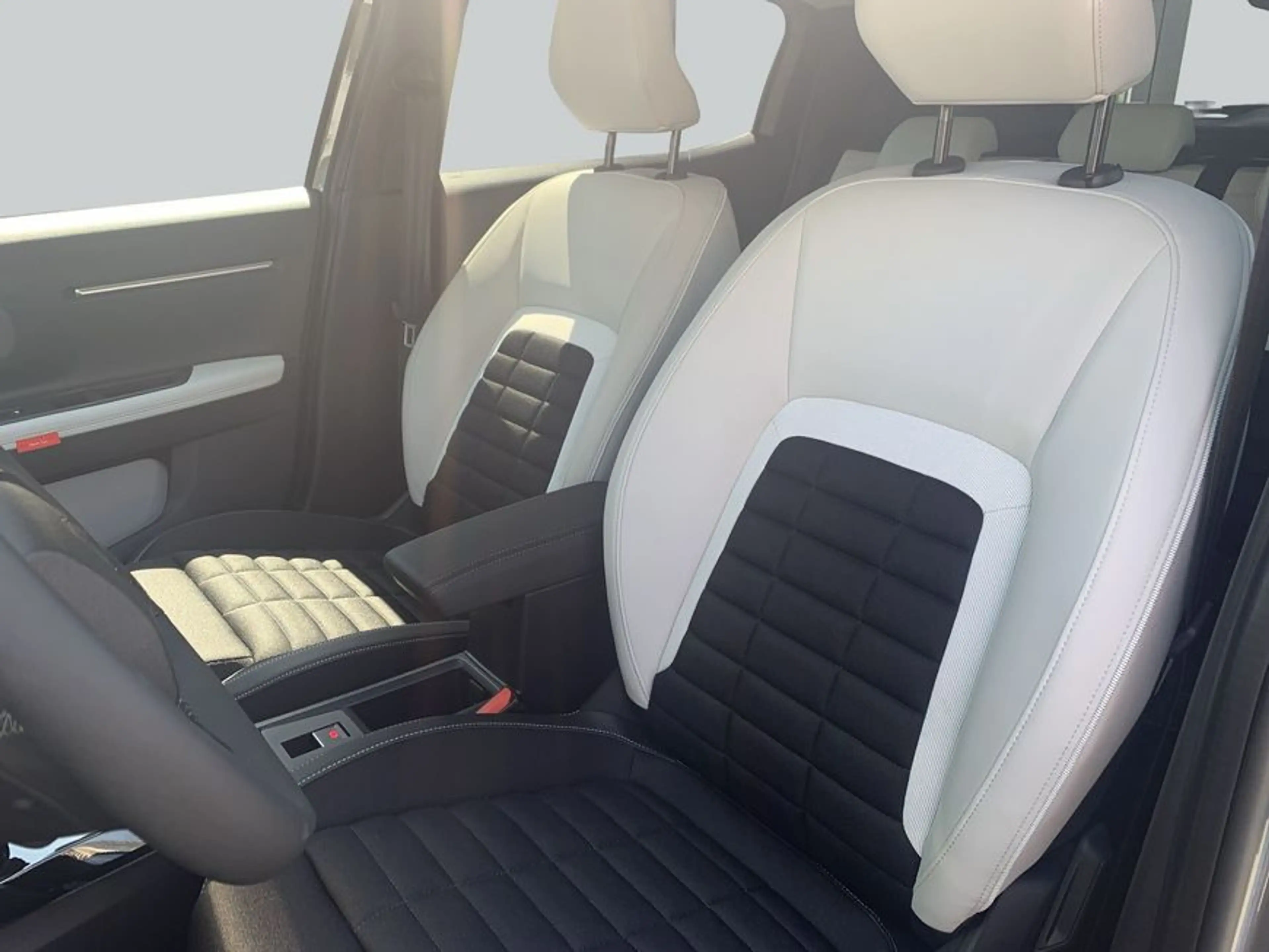 Citroen C3 Aircross Hybrid 145 PLUS — photo 10