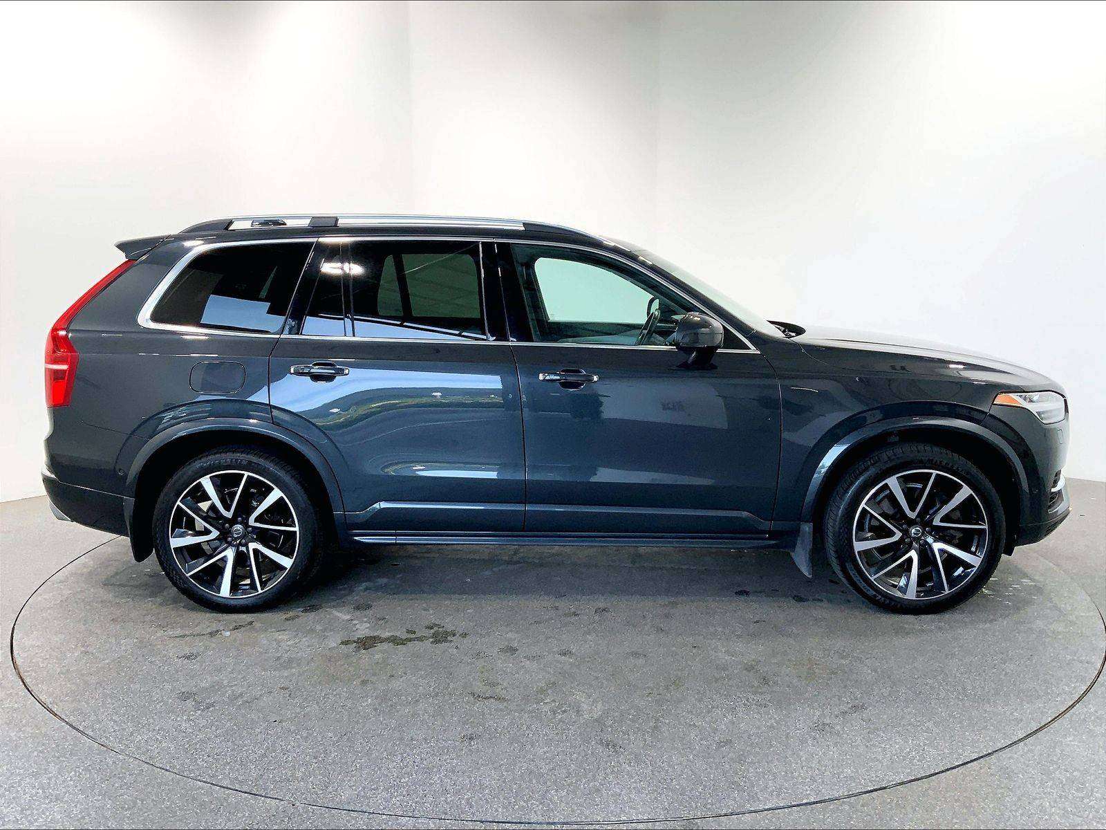 2019 Volvo XC90 T8 Momentum, Comes with Winter Wheel Set! alt 4