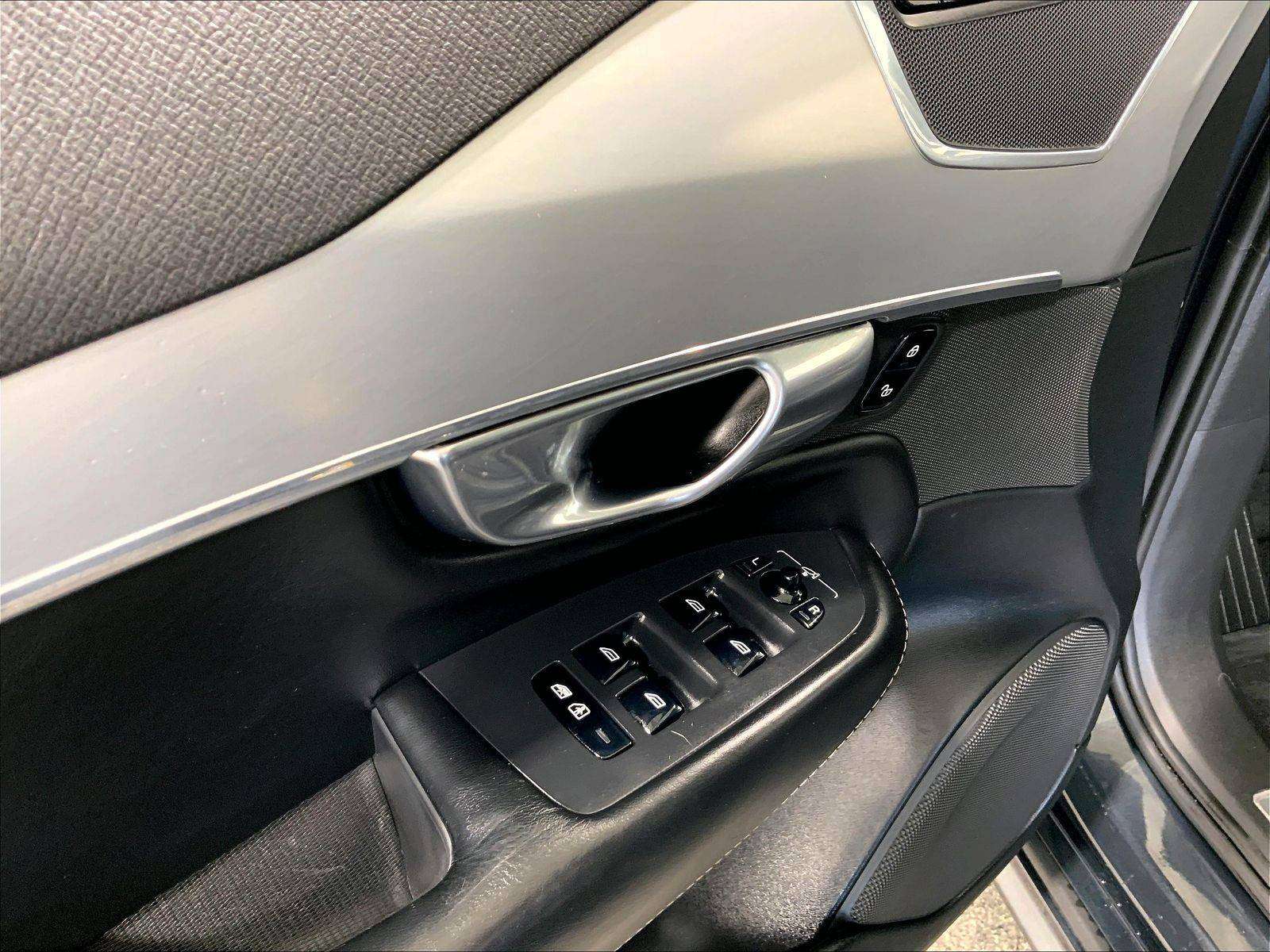 2019 Volvo XC90 T8 Momentum, Comes with Winter Wheel Set! thumb 20