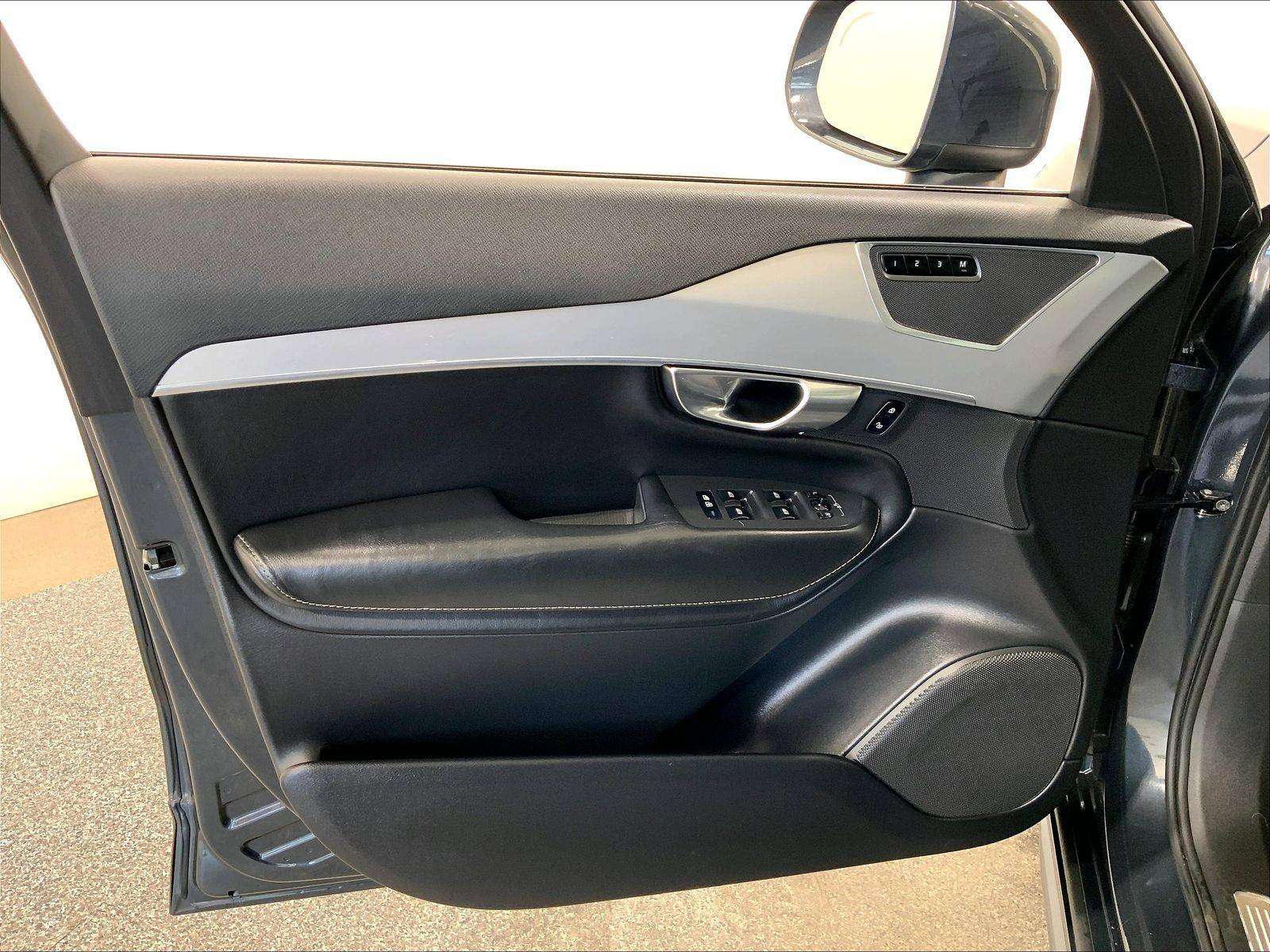 2019 Volvo XC90 T8 Momentum, Comes with Winter Wheel Set! thumb 19