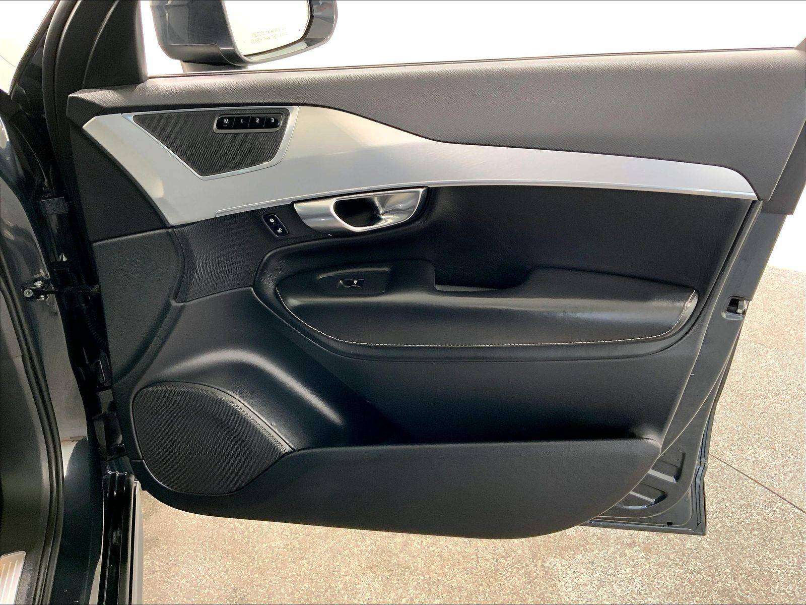 2019 Volvo XC90 T8 Momentum, Comes with Winter Wheel Set! thumb 34