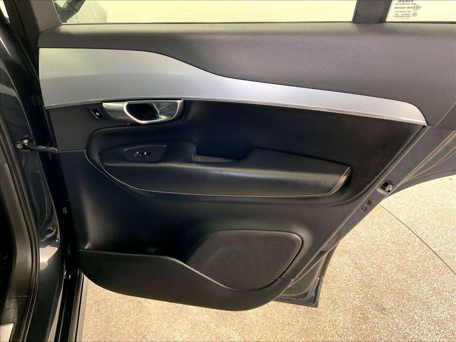 2019 Volvo XC90 T8 Momentum, Comes with Winter Wheel Set! thumb 36