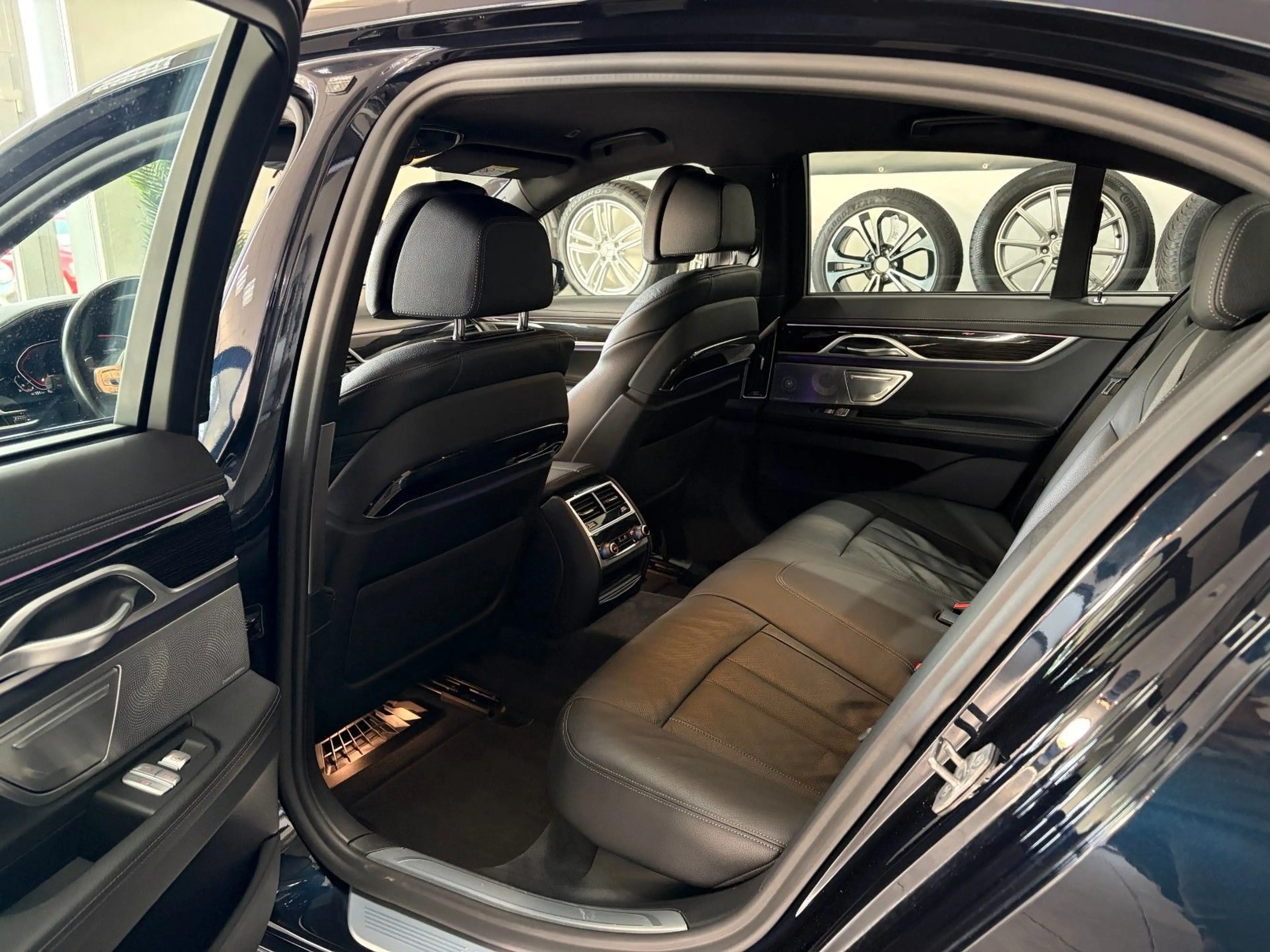 BMW 750 i xDrive*M-Sport*B&W*Bowers*Laser*M-Perf-AGA* — photo 27