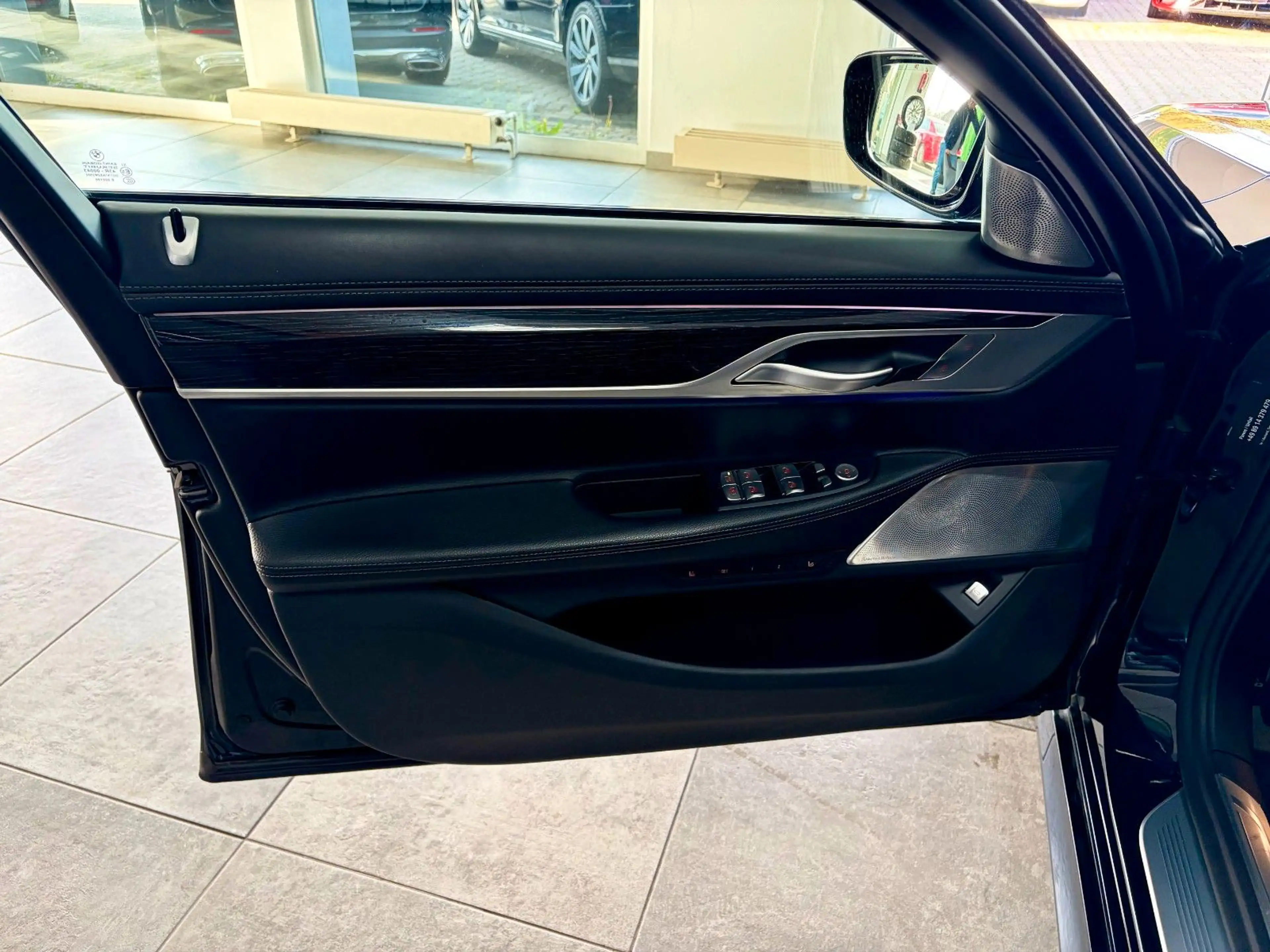 BMW 750 i xDrive*M-Sport*B&W*Bowers*Laser*M-Perf-AGA* — photo 33