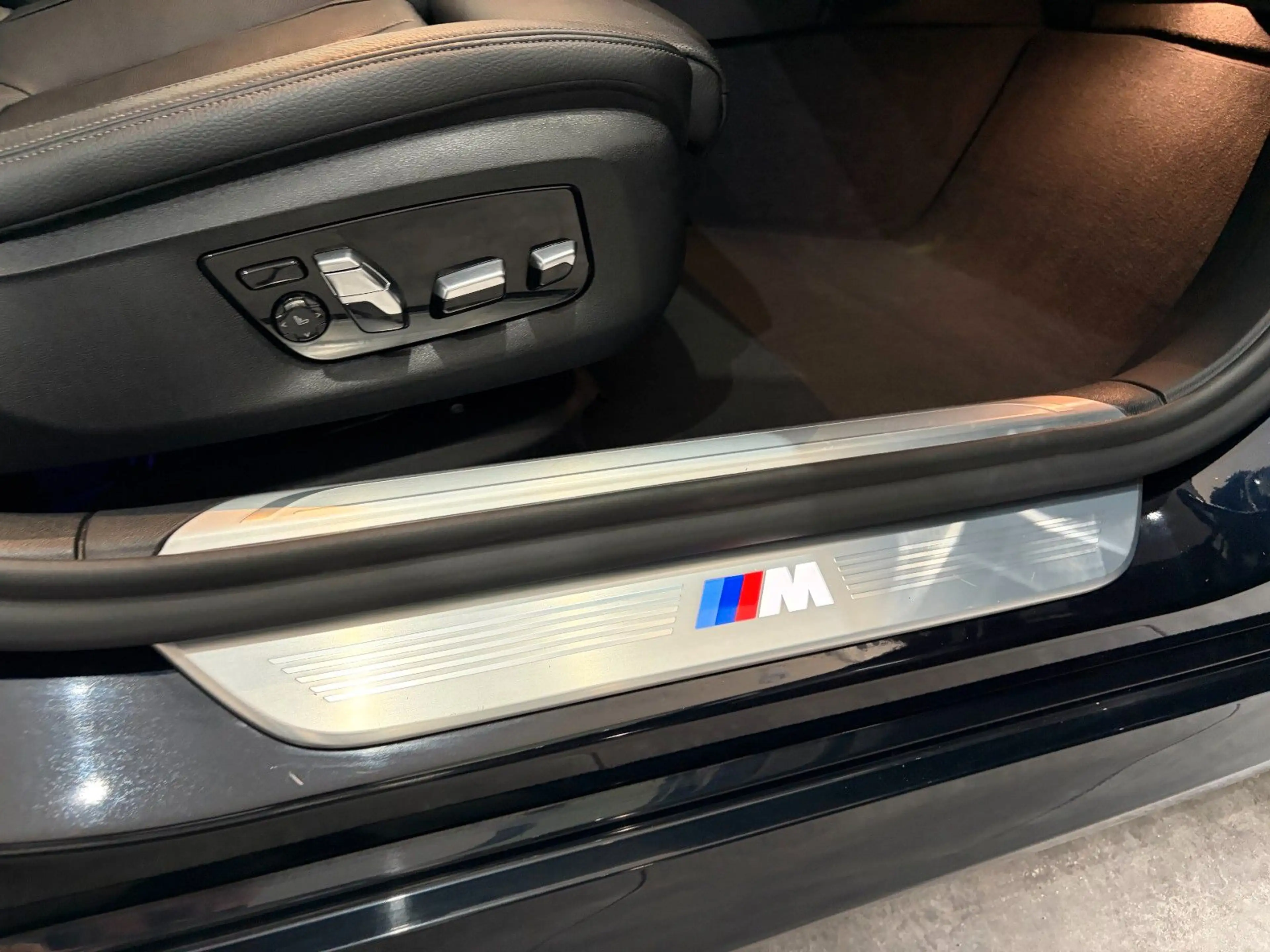 BMW 750 i xDrive*M-Sport*B&W*Bowers*Laser*M-Perf-AGA* — photo 40
