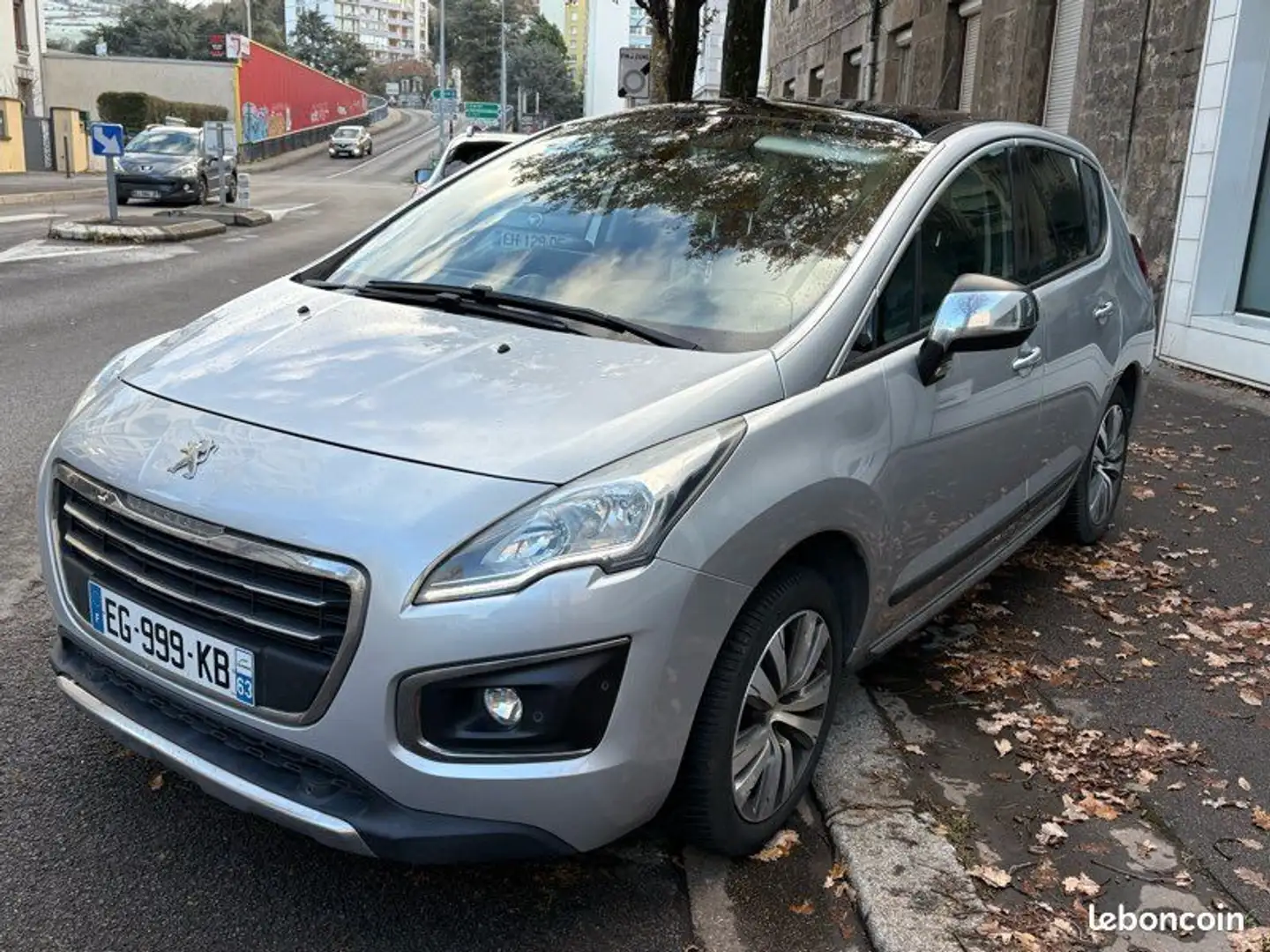 Peugeot 3008 allure 1.2 130cv toit panoramique caméra gps Gris - 2
