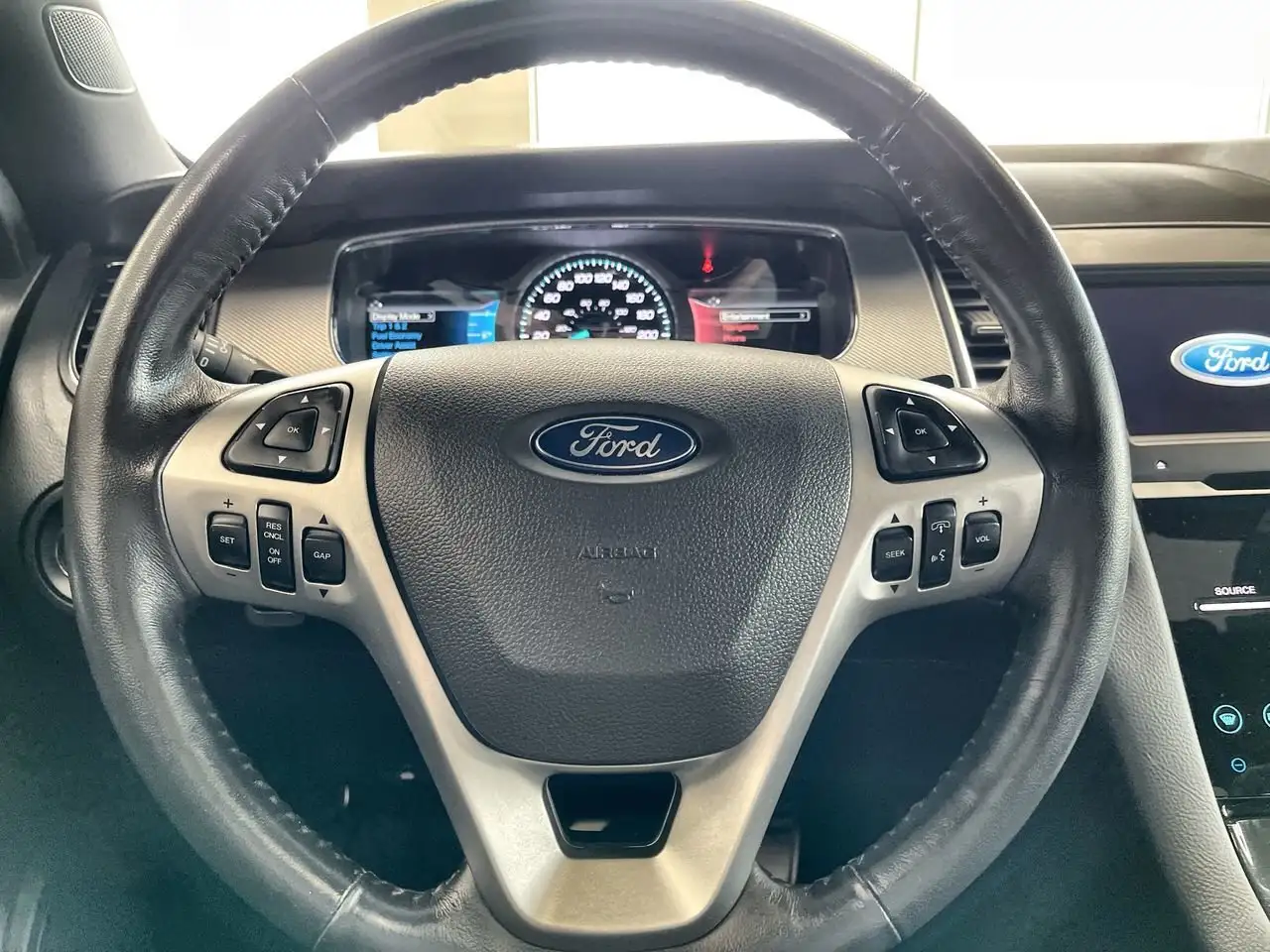 Ford Taurus снимка Ford Taurus