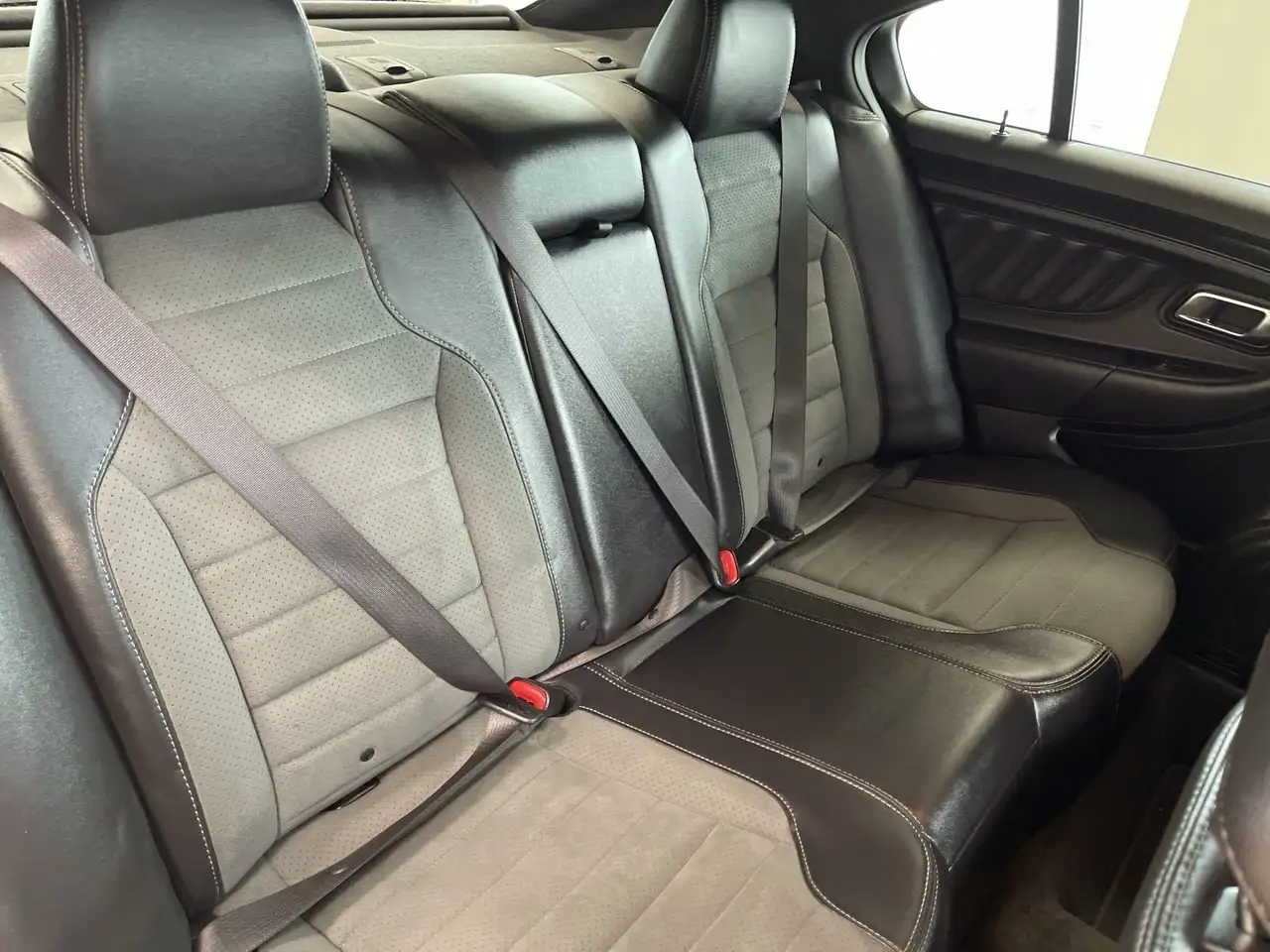 Ford Taurus снимка Ford Taurus