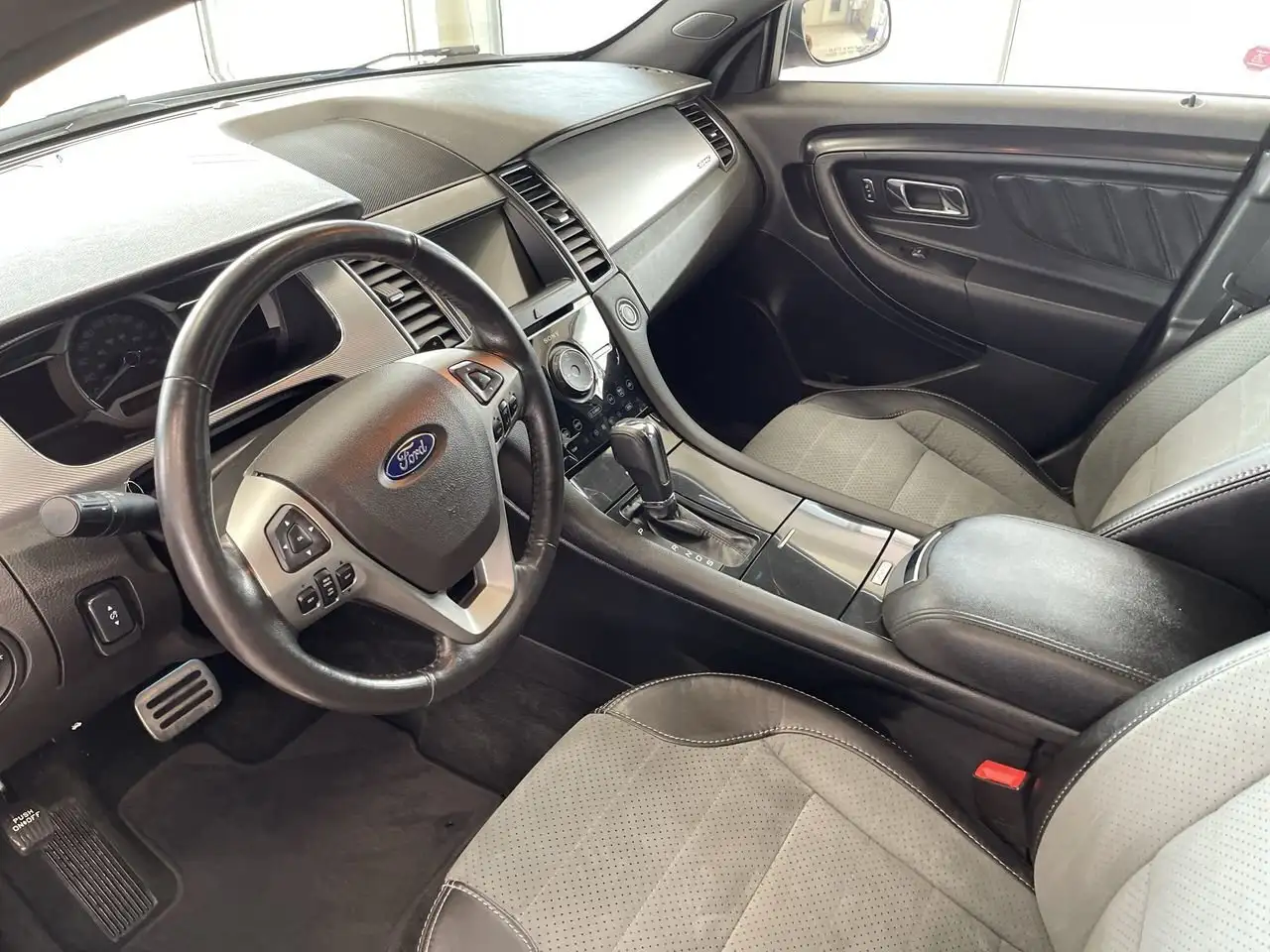 Ford Taurus снимка Ford Taurus