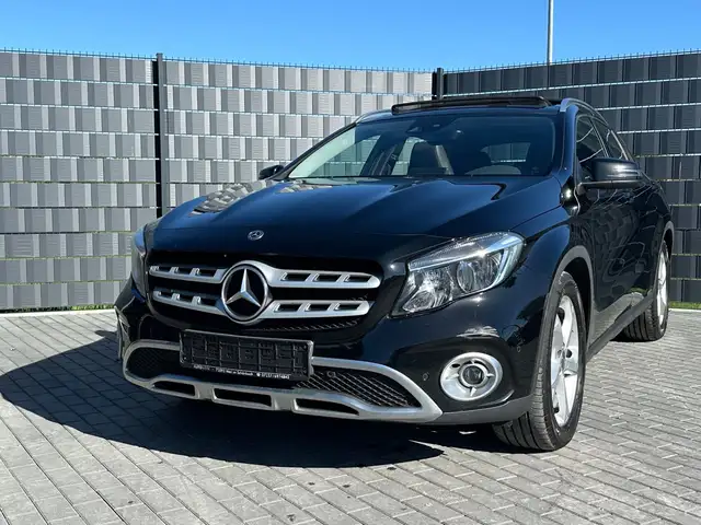 Mercedes-Benz GLA 250 4M*AUTOMATIK*PANO*COMAND*LEDER*STHZ*CAM*