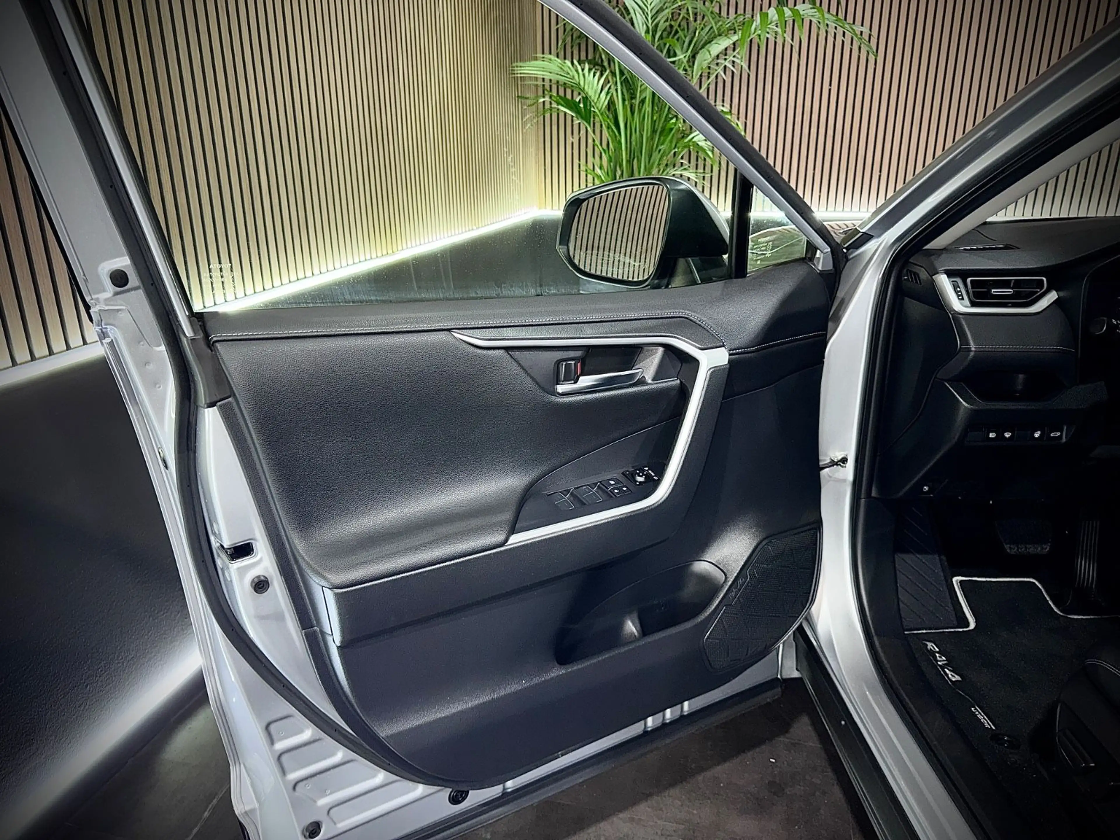 Toyota RAV 4 *2.5*HYBRID*4x4*COMFORT*LED*HYBRID*1.HAND — photo 12