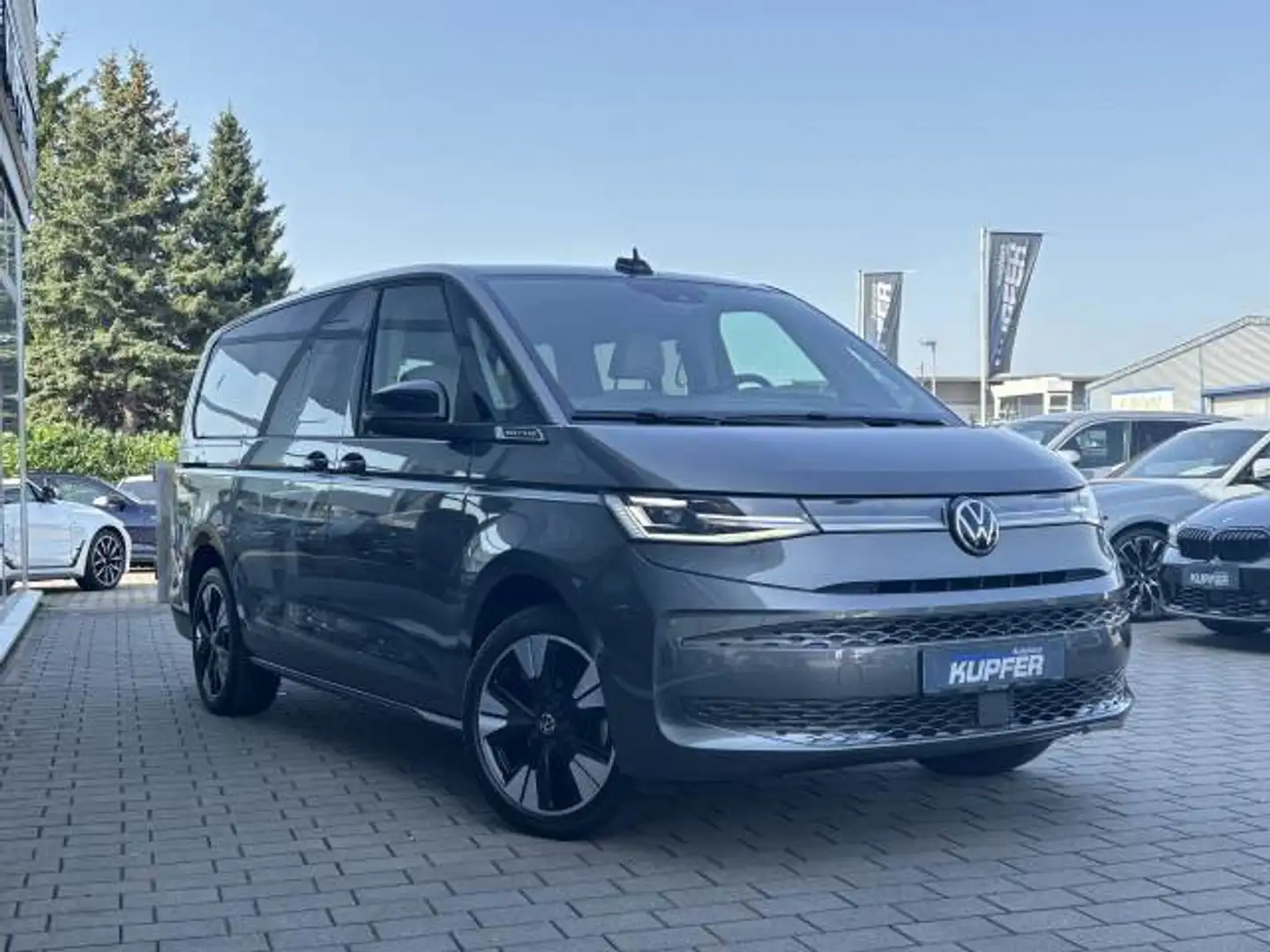 Volkswagen T7 Multivan TDI Lang°Pano°AHK°Matrix°Headp Grau - 2