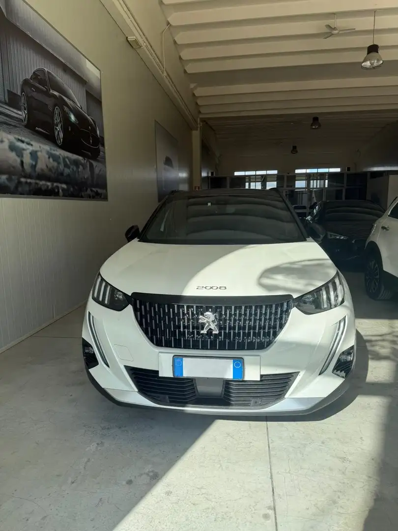 Peugeot 2008 BLUEHDI 130 S&S EAT8 GT LINE LANE/NAVI/RCAM/PDC Blanc - 2