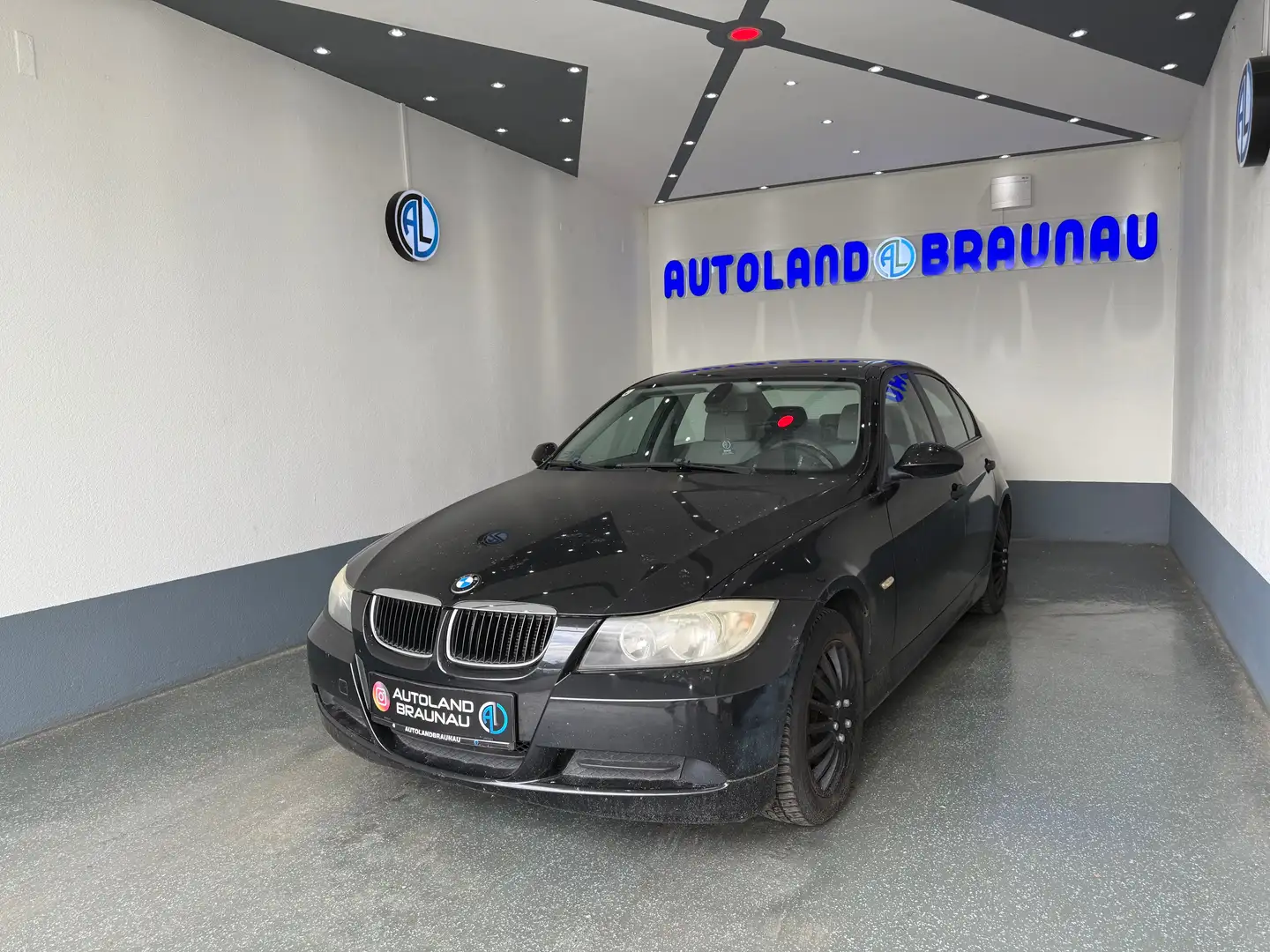 BMW 318 318i Schwarz - 1