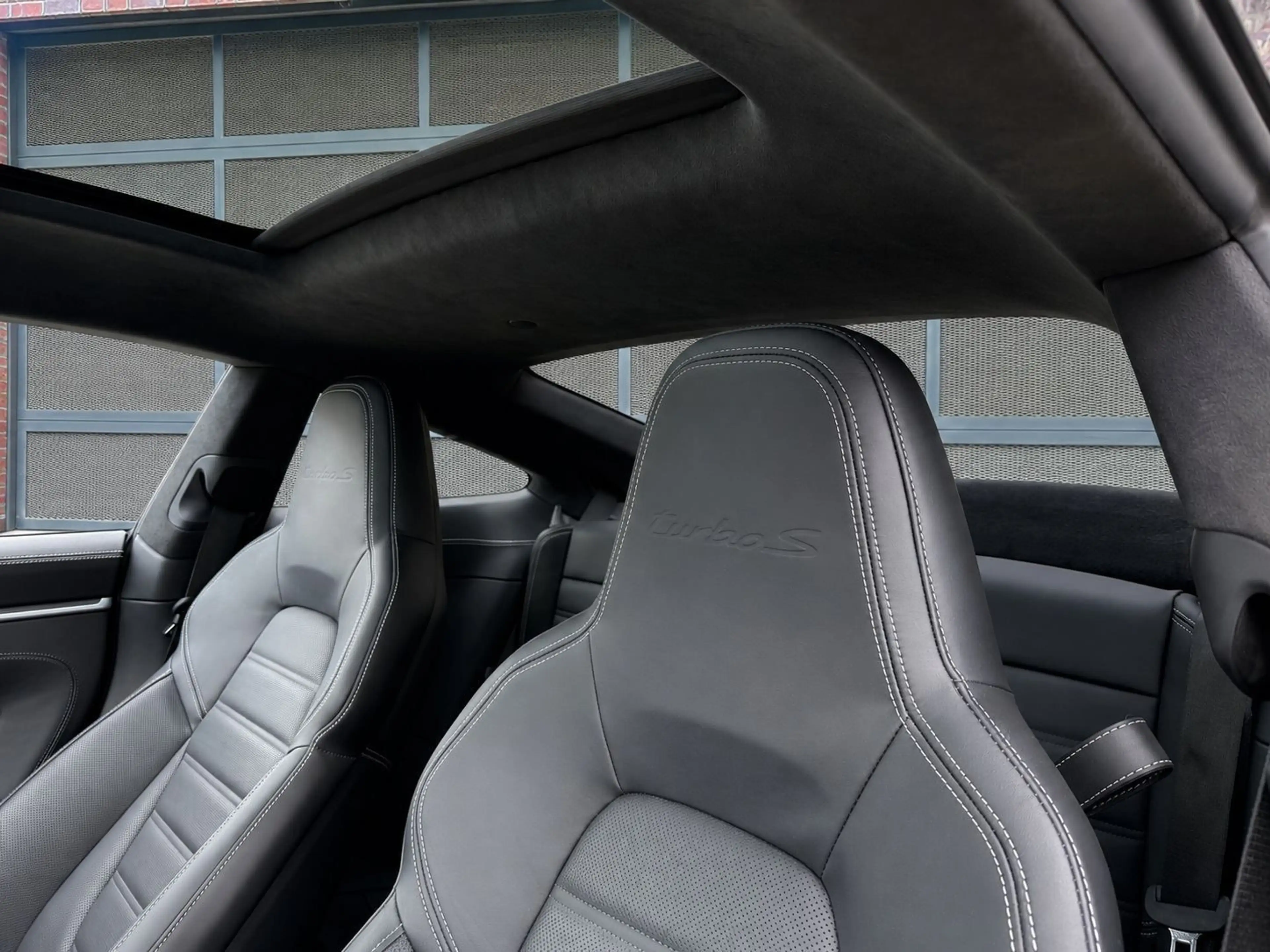 Porsche 992 Turbo S Burmester Lift Carbon PDLS+ Pano — photo 14
