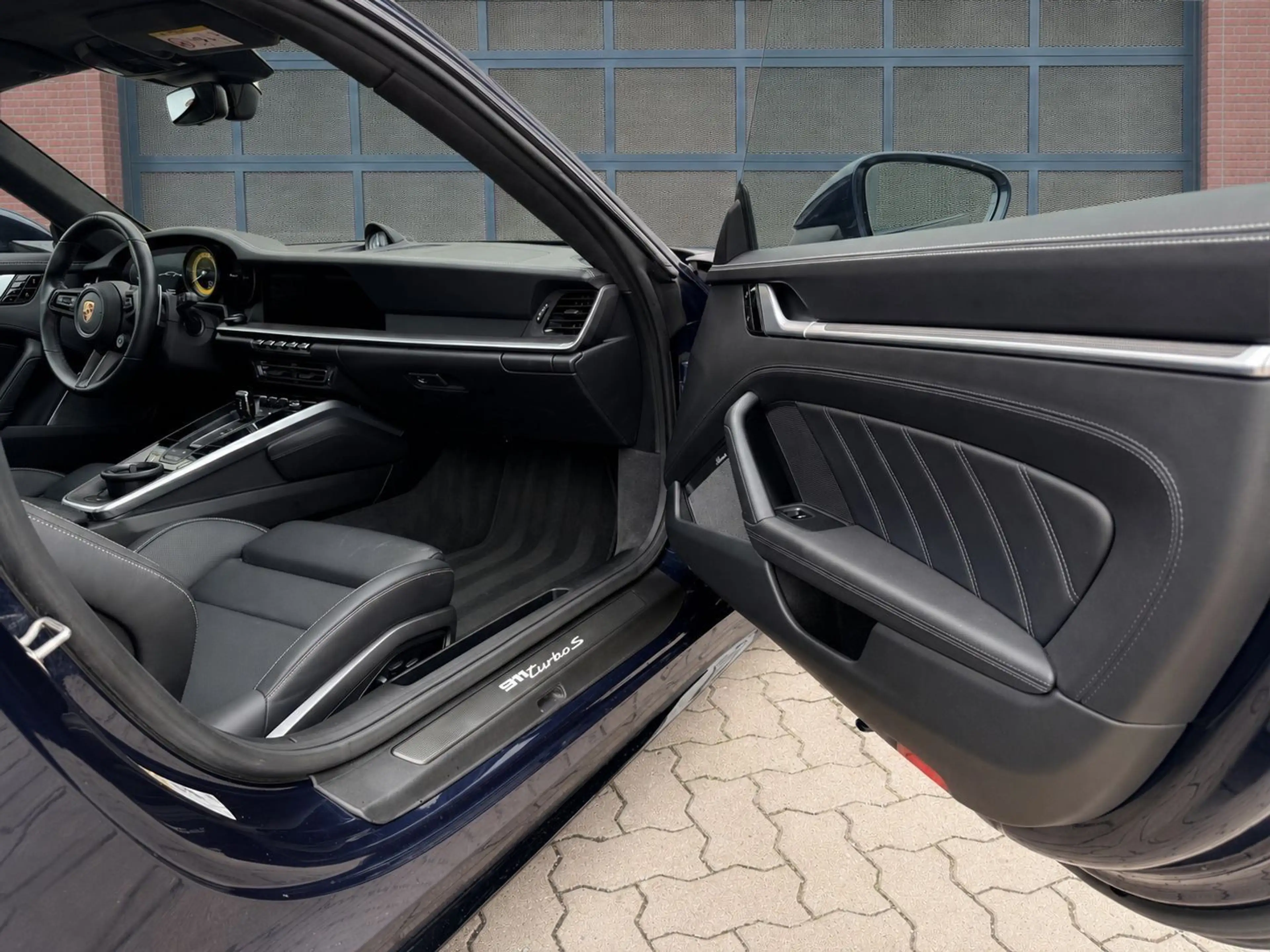 Porsche 992 Turbo S Burmester Lift Carbon PDLS+ Pano — photo 12