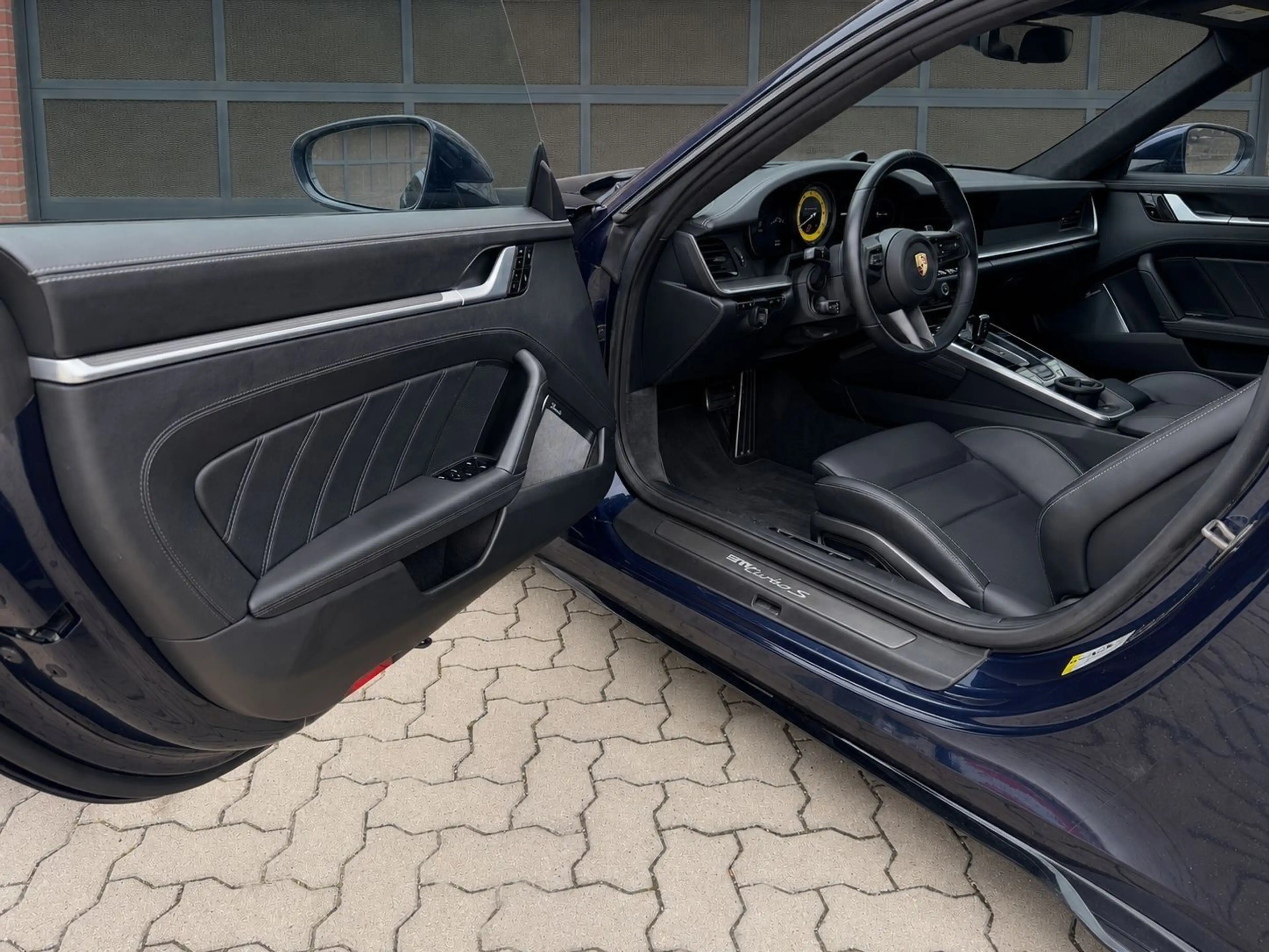 Porsche 992 Turbo S Burmester Lift Carbon PDLS+ Pano — photo 9