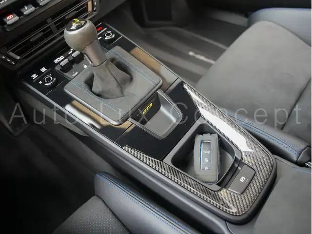 Porsche 911 view 13