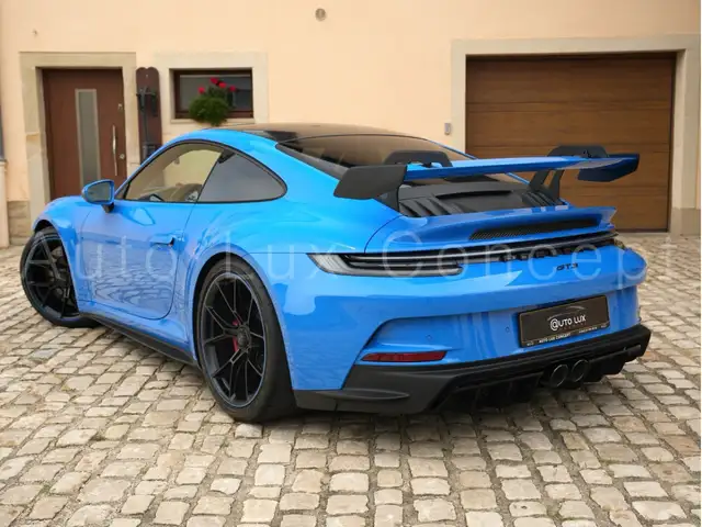 Porsche 911 view 4