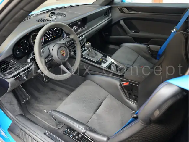 Porsche 911 view 5