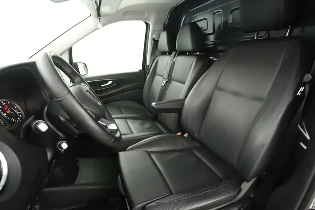 Mercedes-Benz Vito view 9
