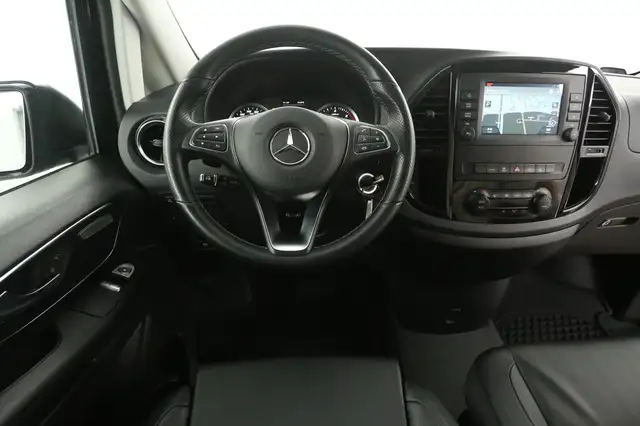 Mercedes-Benz Vito view 2