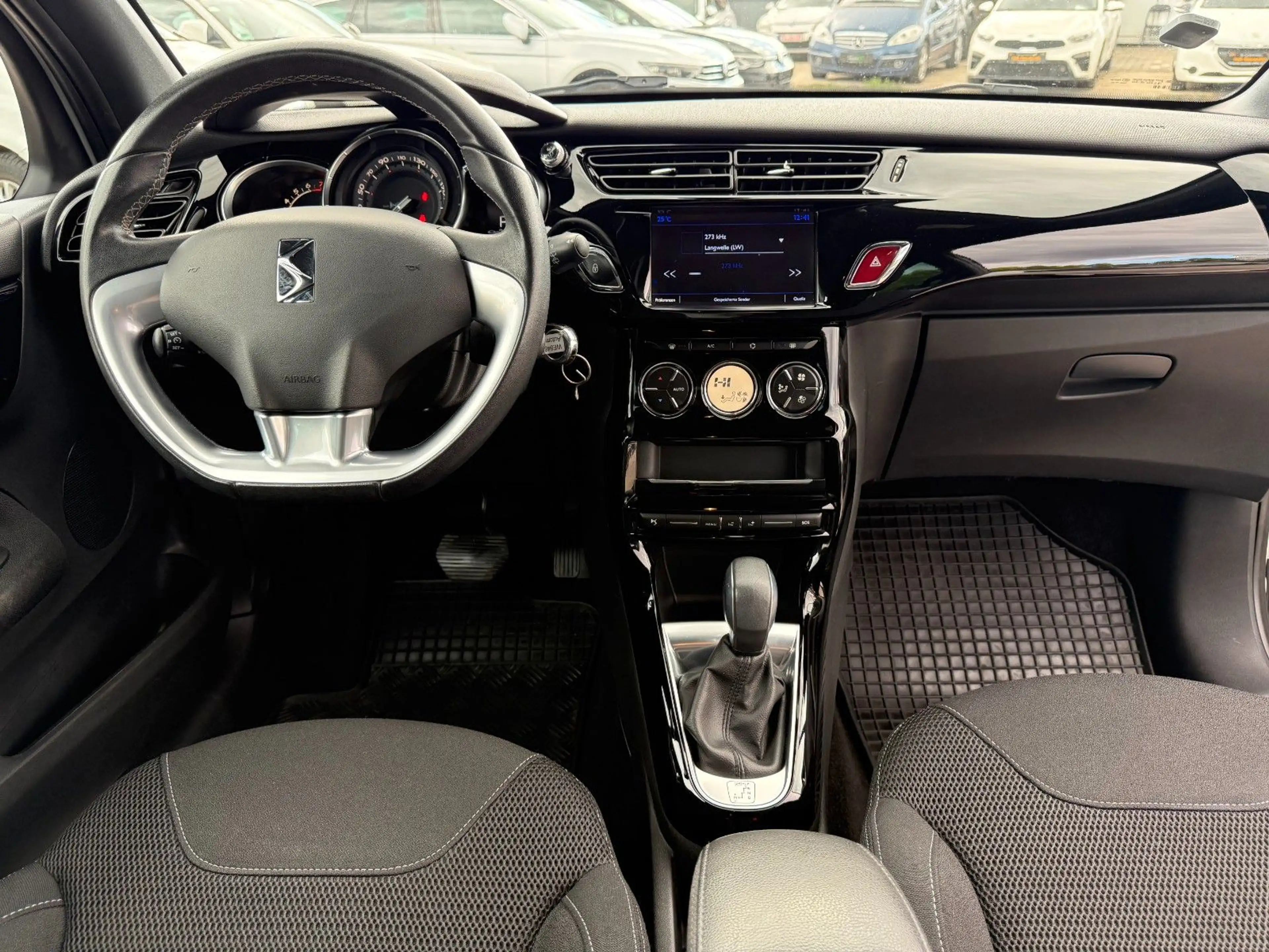 Citroen DS3 SPORTCHIC / AUTOMATIK / KAMERA / UNFALLFREI — photo 14