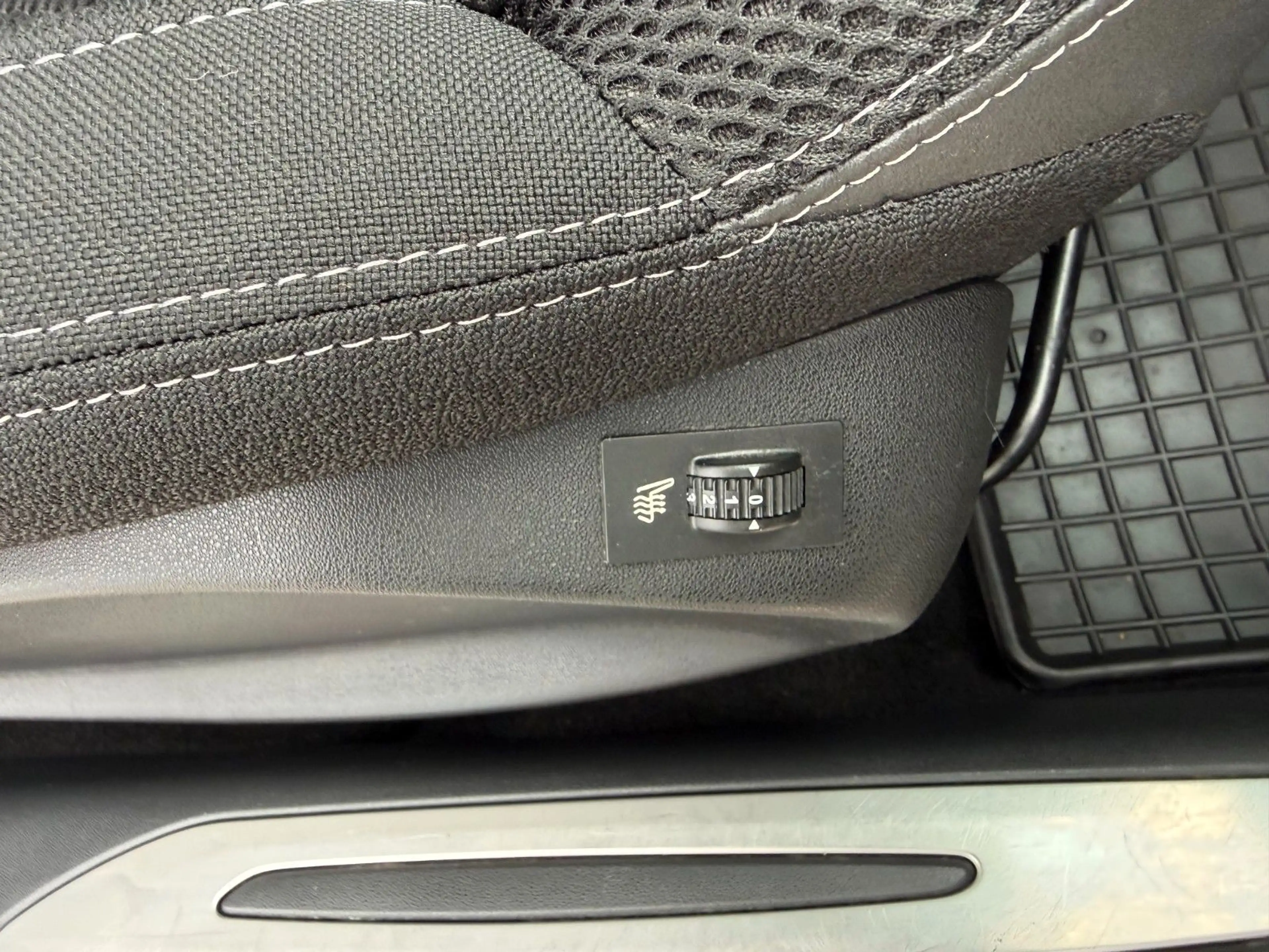 Citroen DS3 SPORTCHIC / AUTOMATIK / KAMERA / UNFALLFREI — photo 12