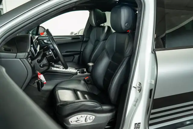 Porsche Macan view 13